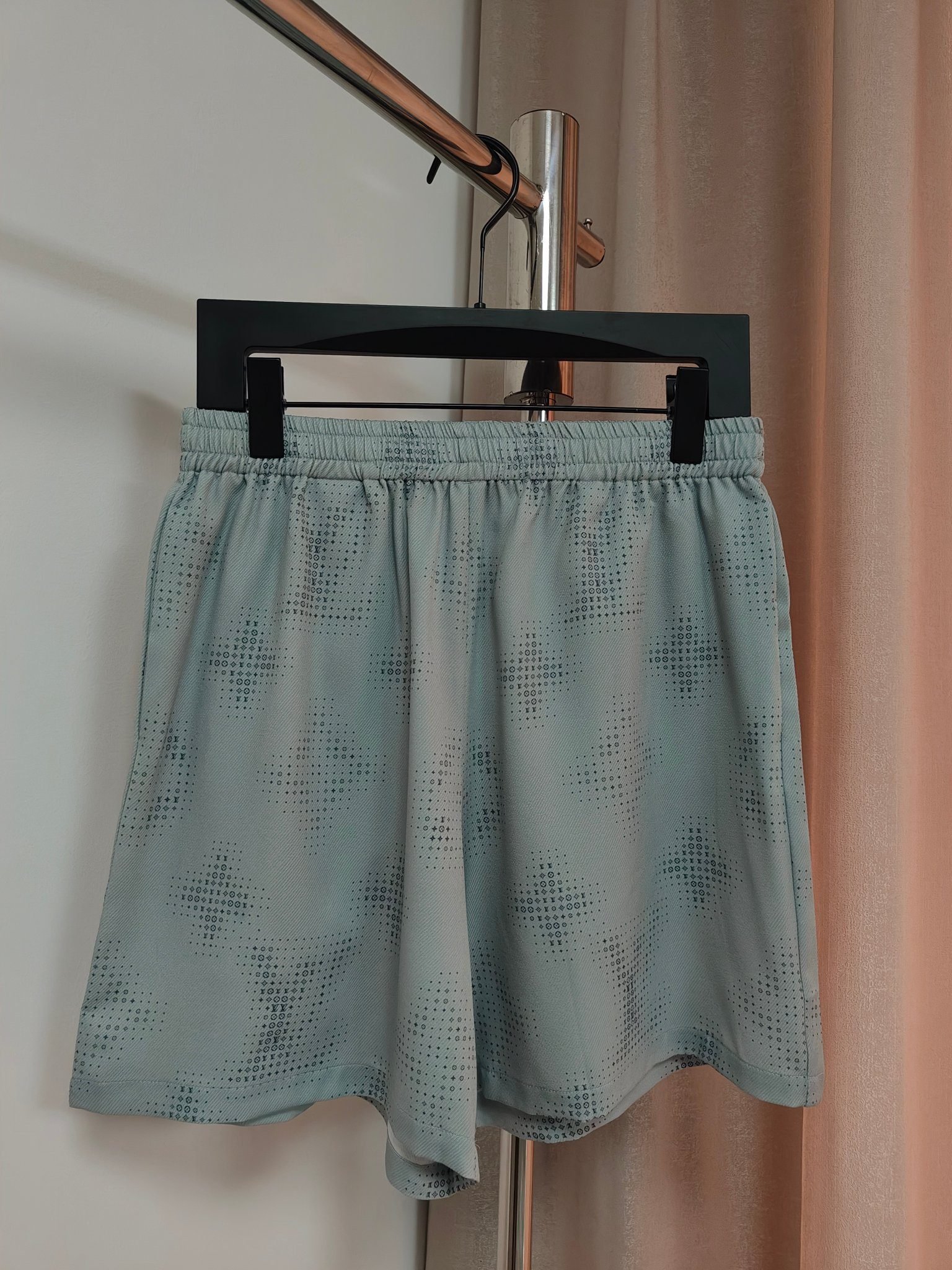 LV SHORTS - Image 2