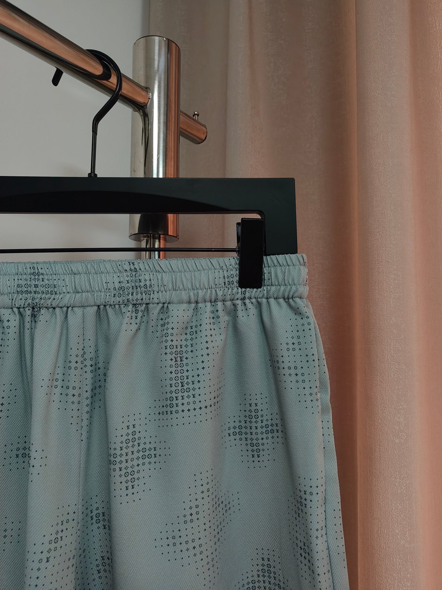 LV SHORTS - Image 3