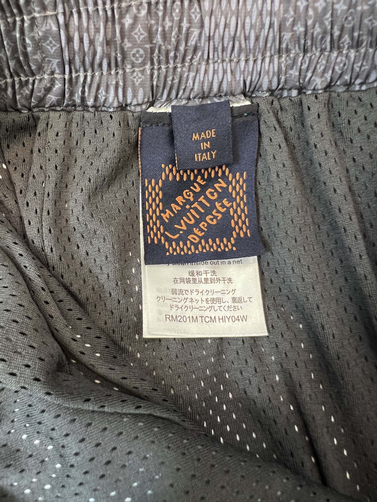 LV SHORTS - Image 5