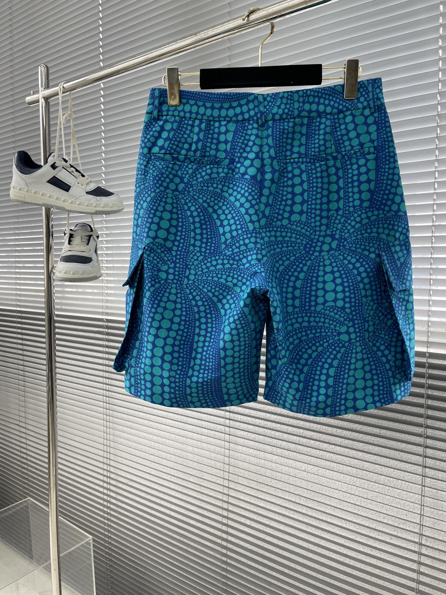 LV SHORTS - Image 5