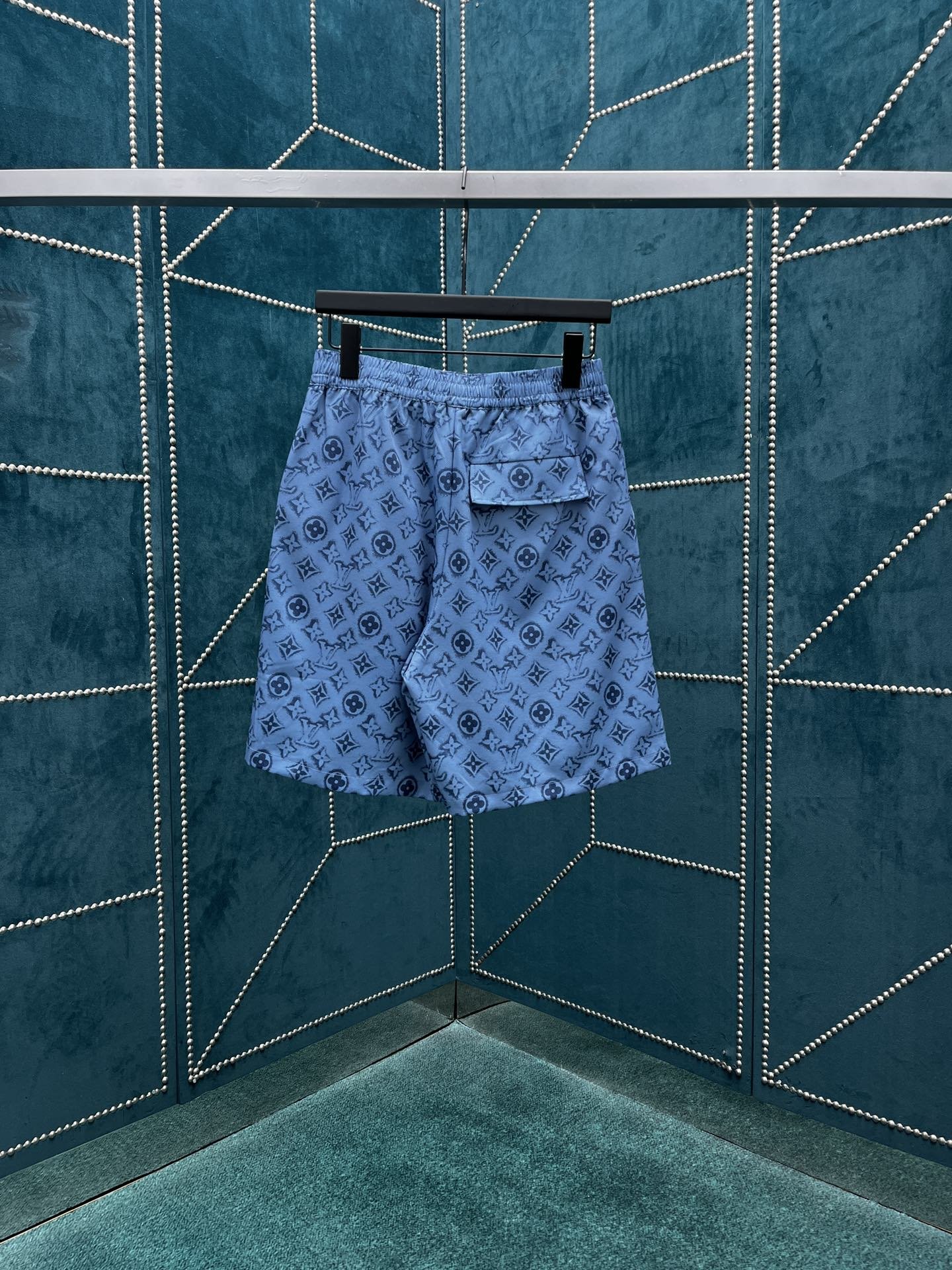 LV SHORTS - Image 3