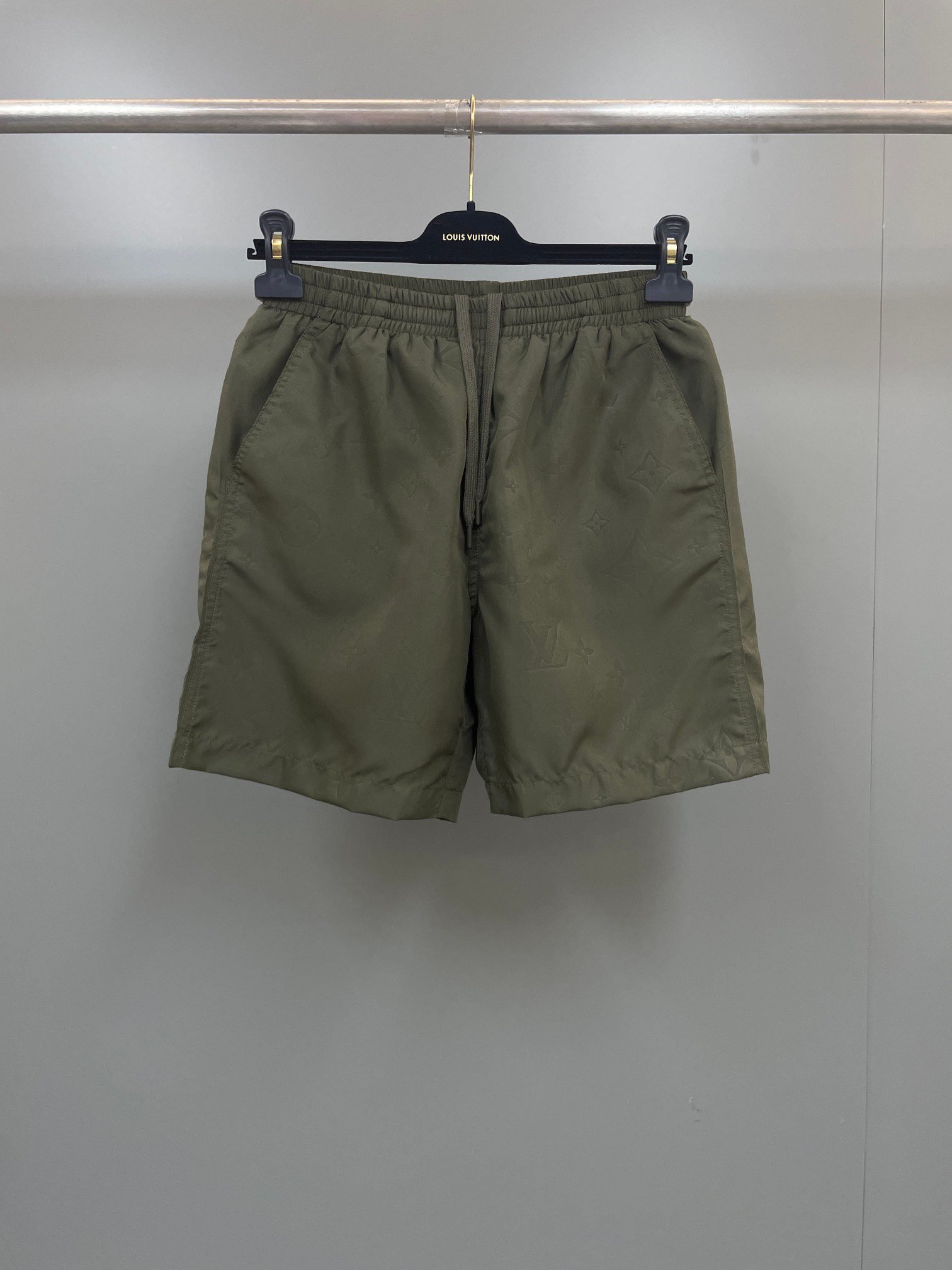 LV SHORTS - Image 2