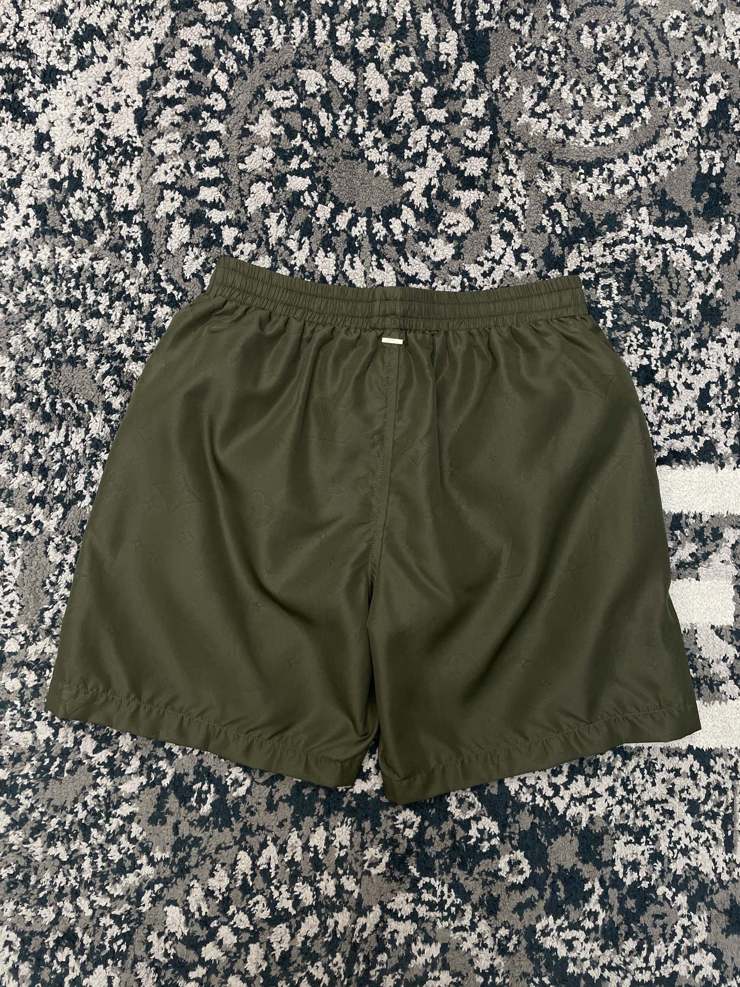 LV SHORTS - Image 5