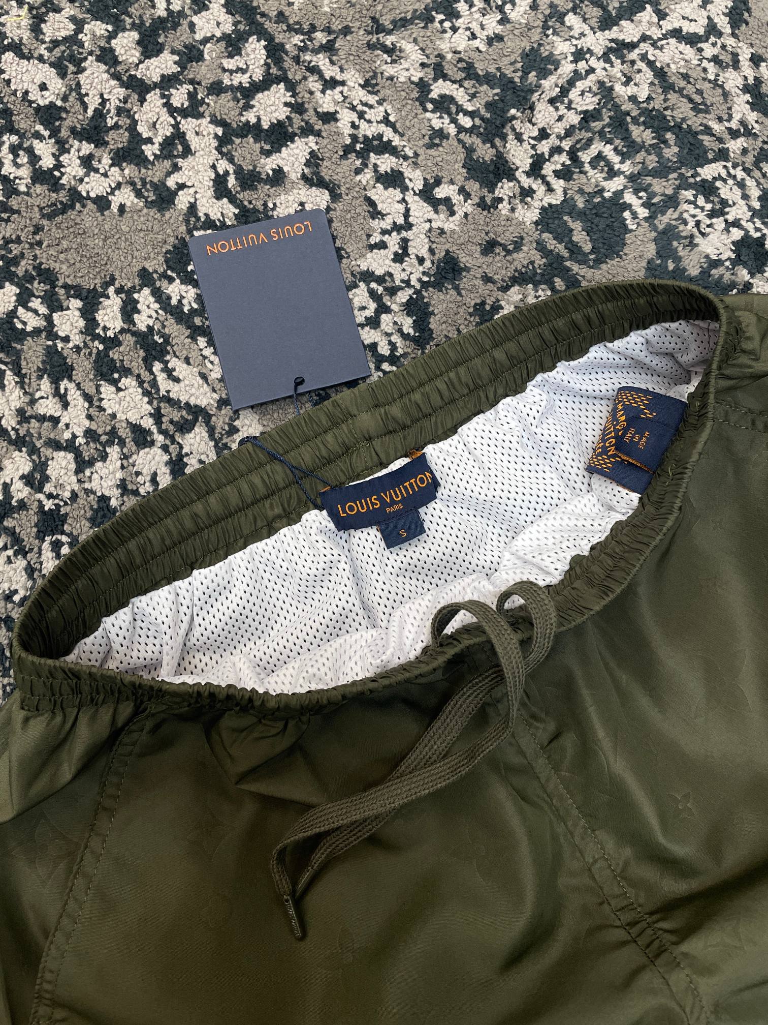LV SHORTS - Image 7