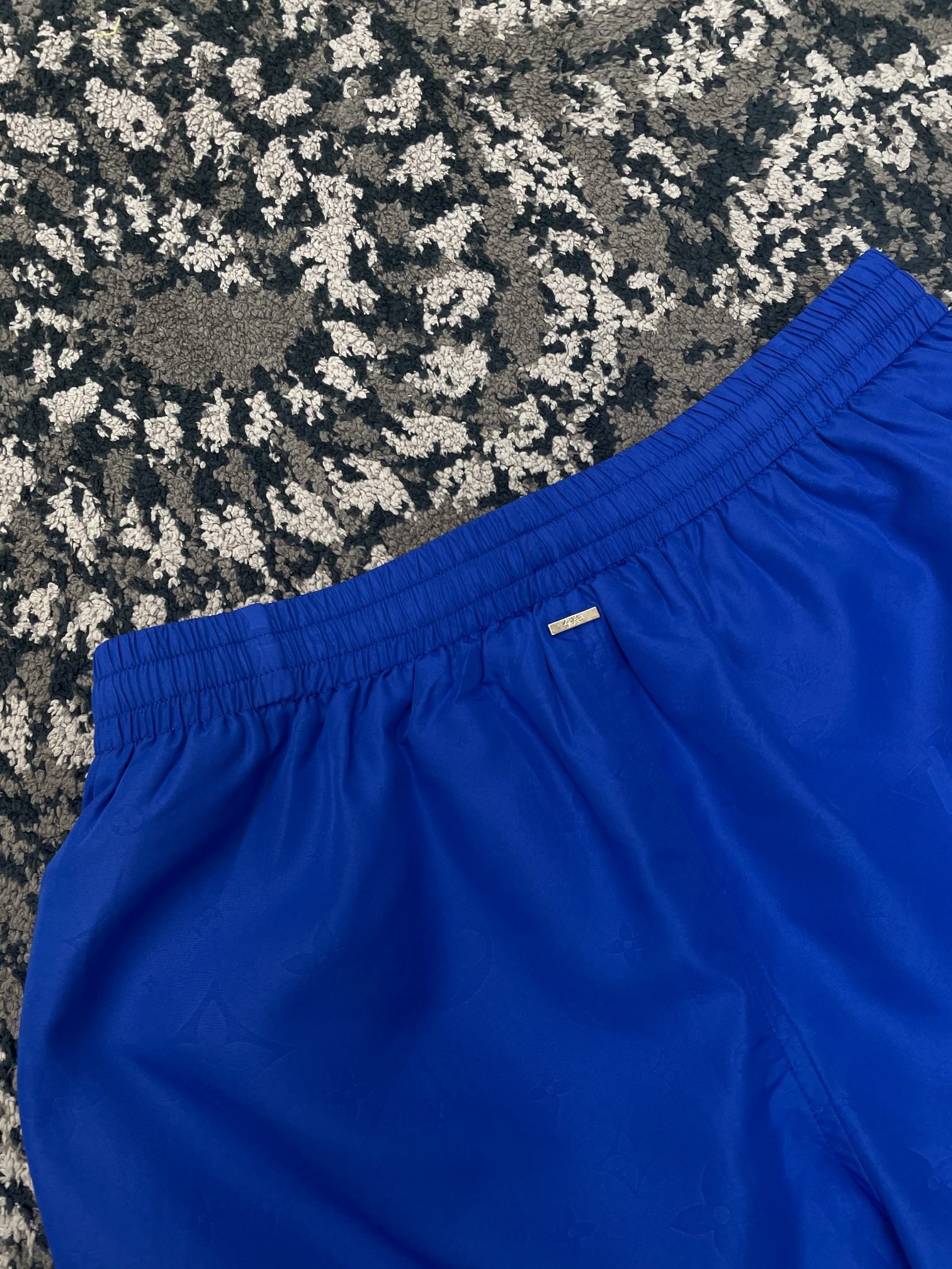 LV SHORTS - Image 7