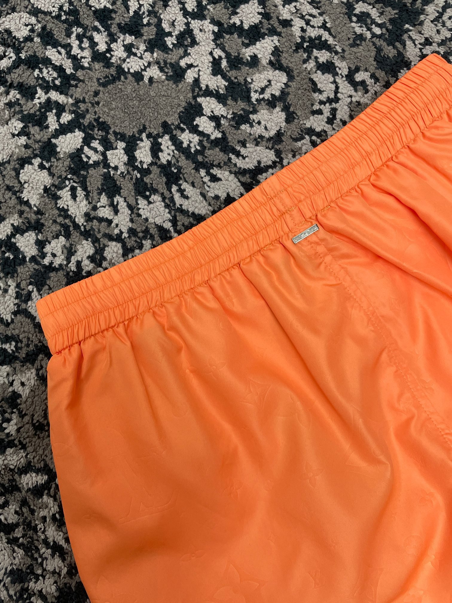 LV SHORTS - Image 7