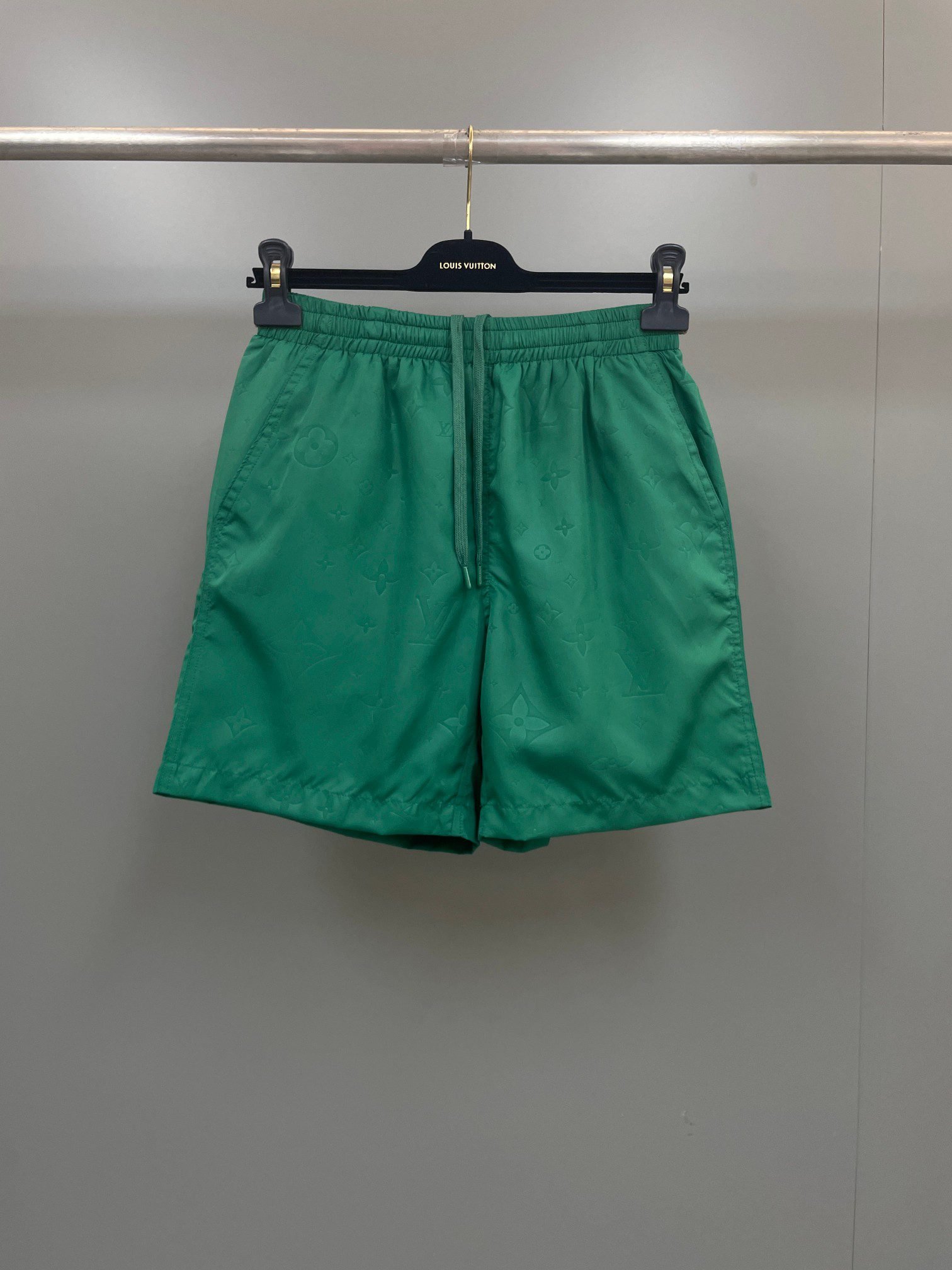LV SHORTS - Image 2