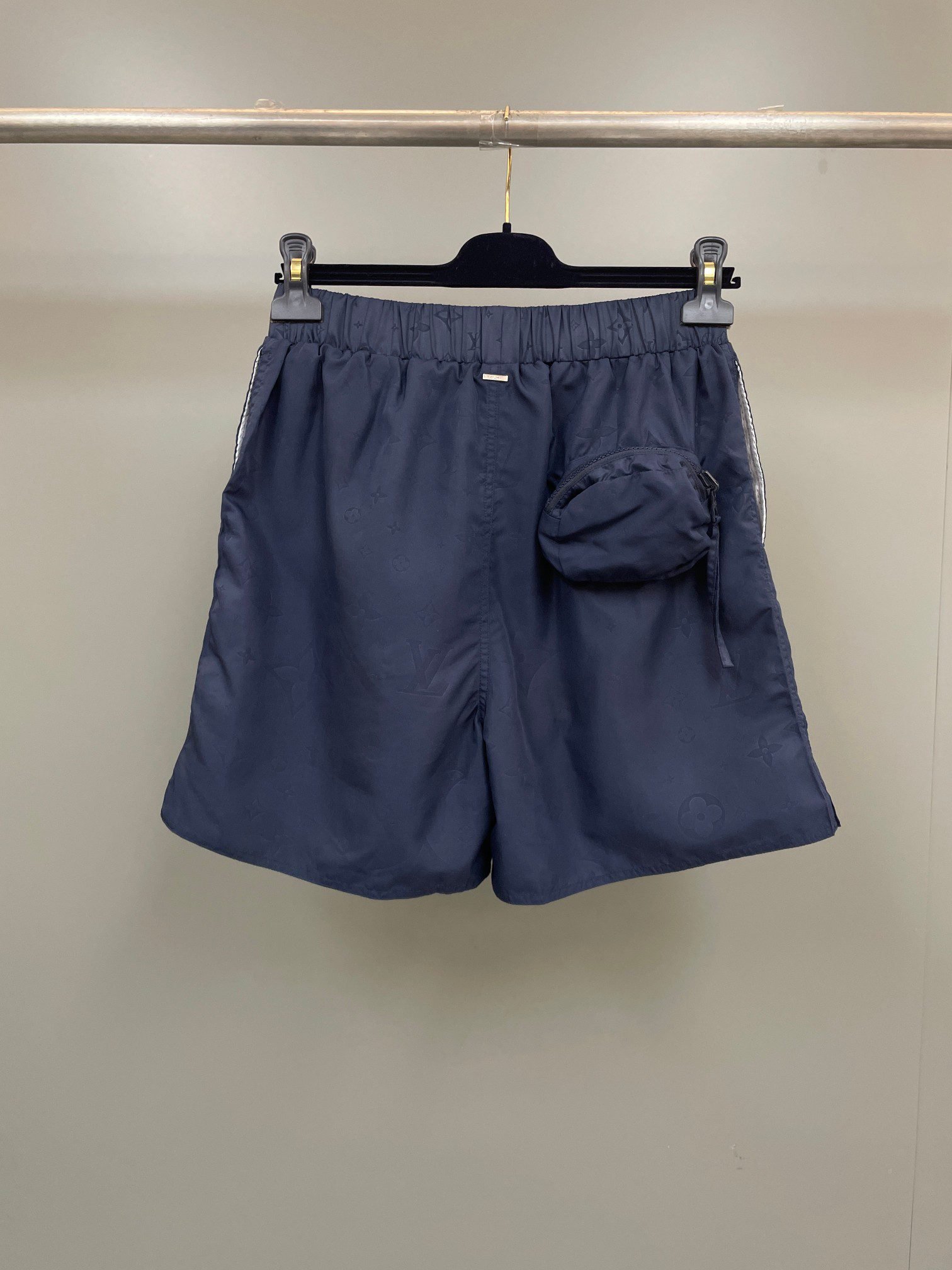 LV SHORTS - Image 3