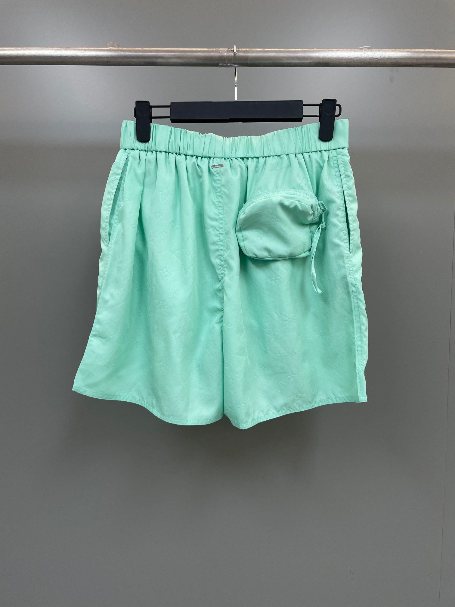 LV SHORTS - Image 3