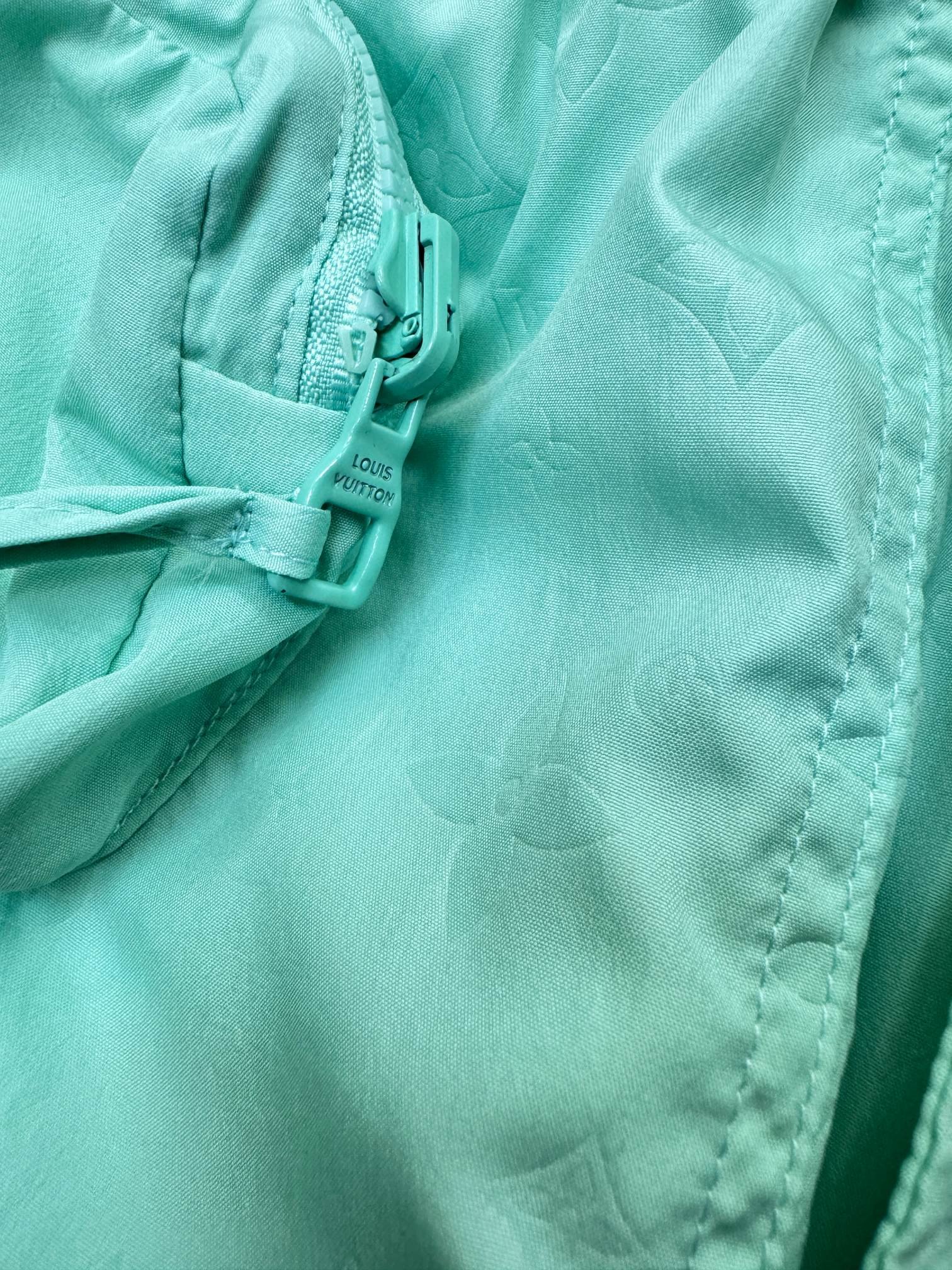LV SHORTS - Image 7