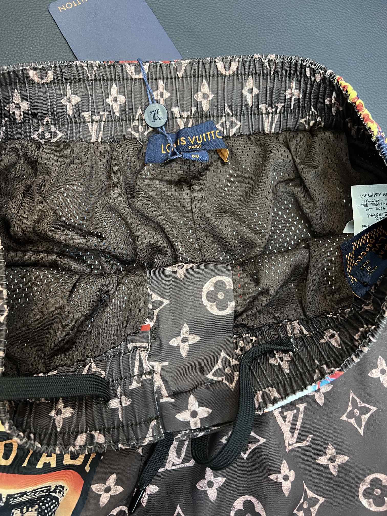 LV SHORTS - Image 7