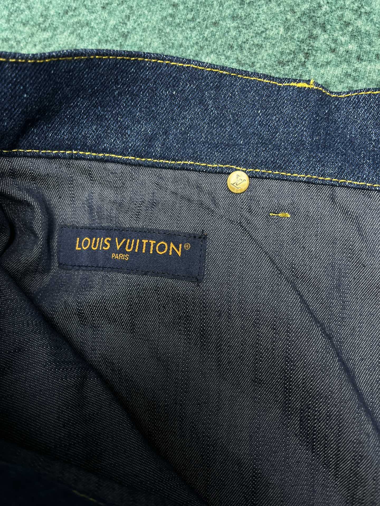LV SHORTS - Image 5
