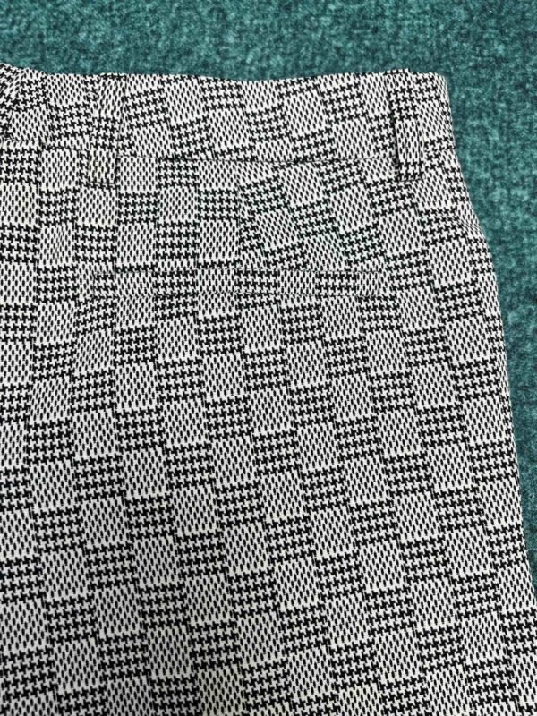 LV SHORTS - Image 6