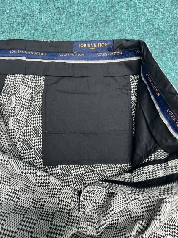 LV SHORTS - Image 8