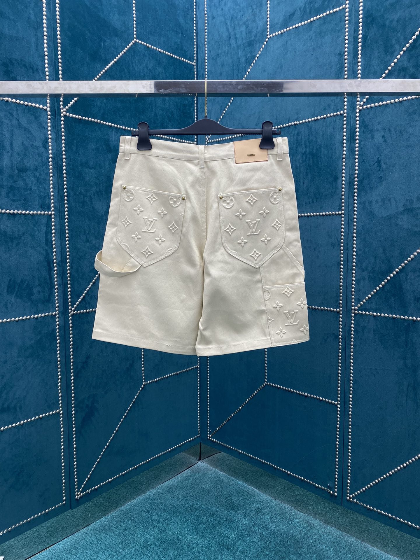 LV SHORTS - Image 3
