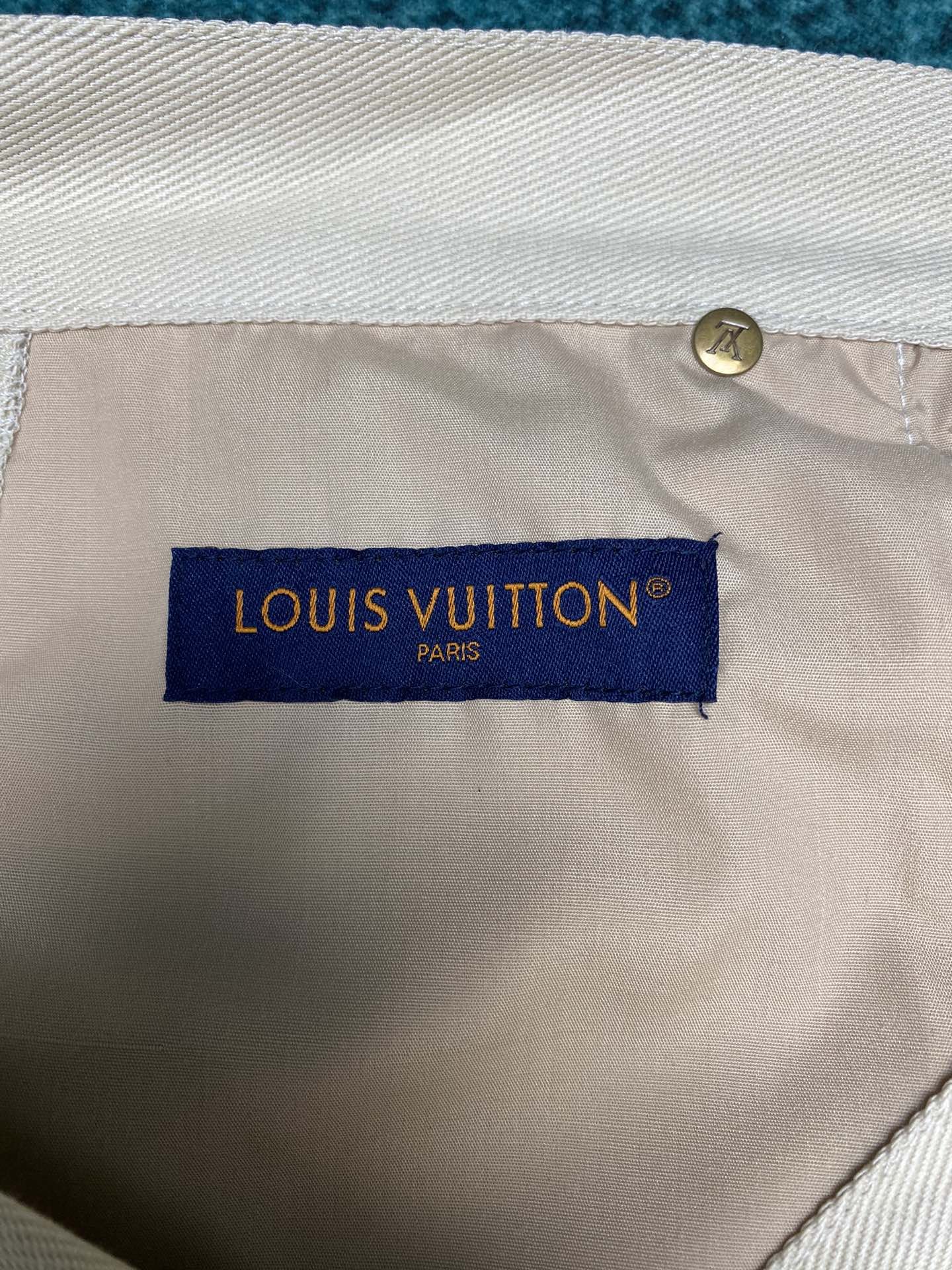 LV SHORTS - Image 7