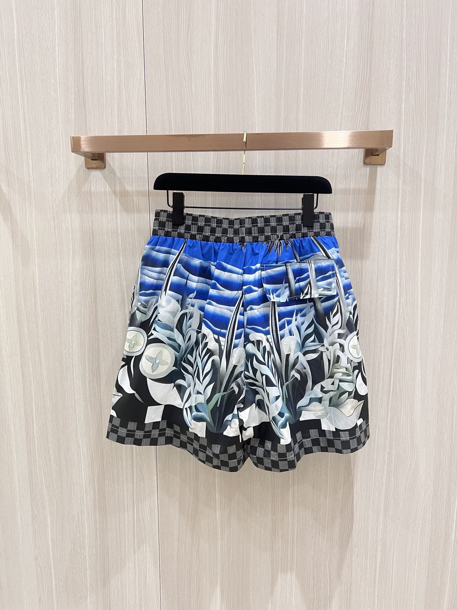 LV SHORTS - Image 3
