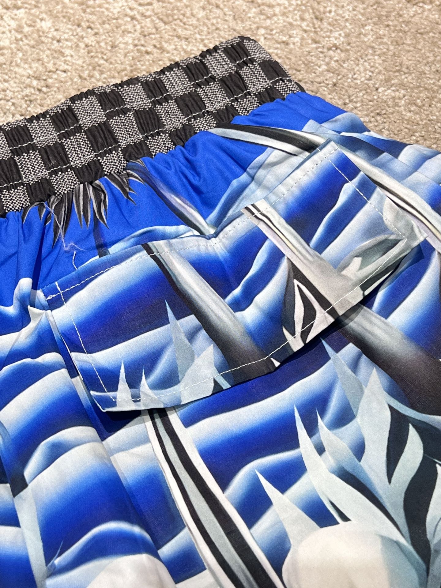LV SHORTS - Image 7