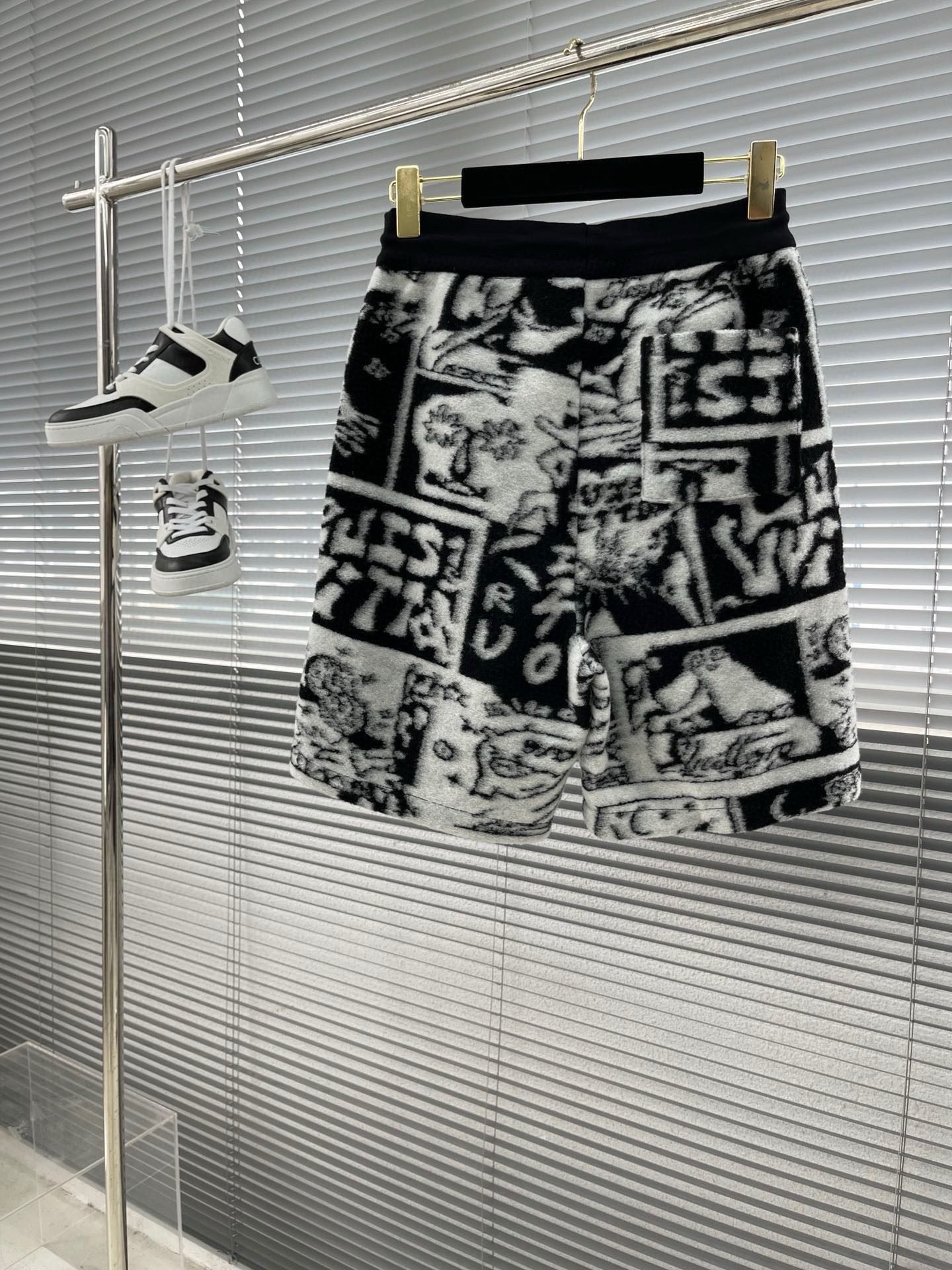 LV SHORTS - Image 5