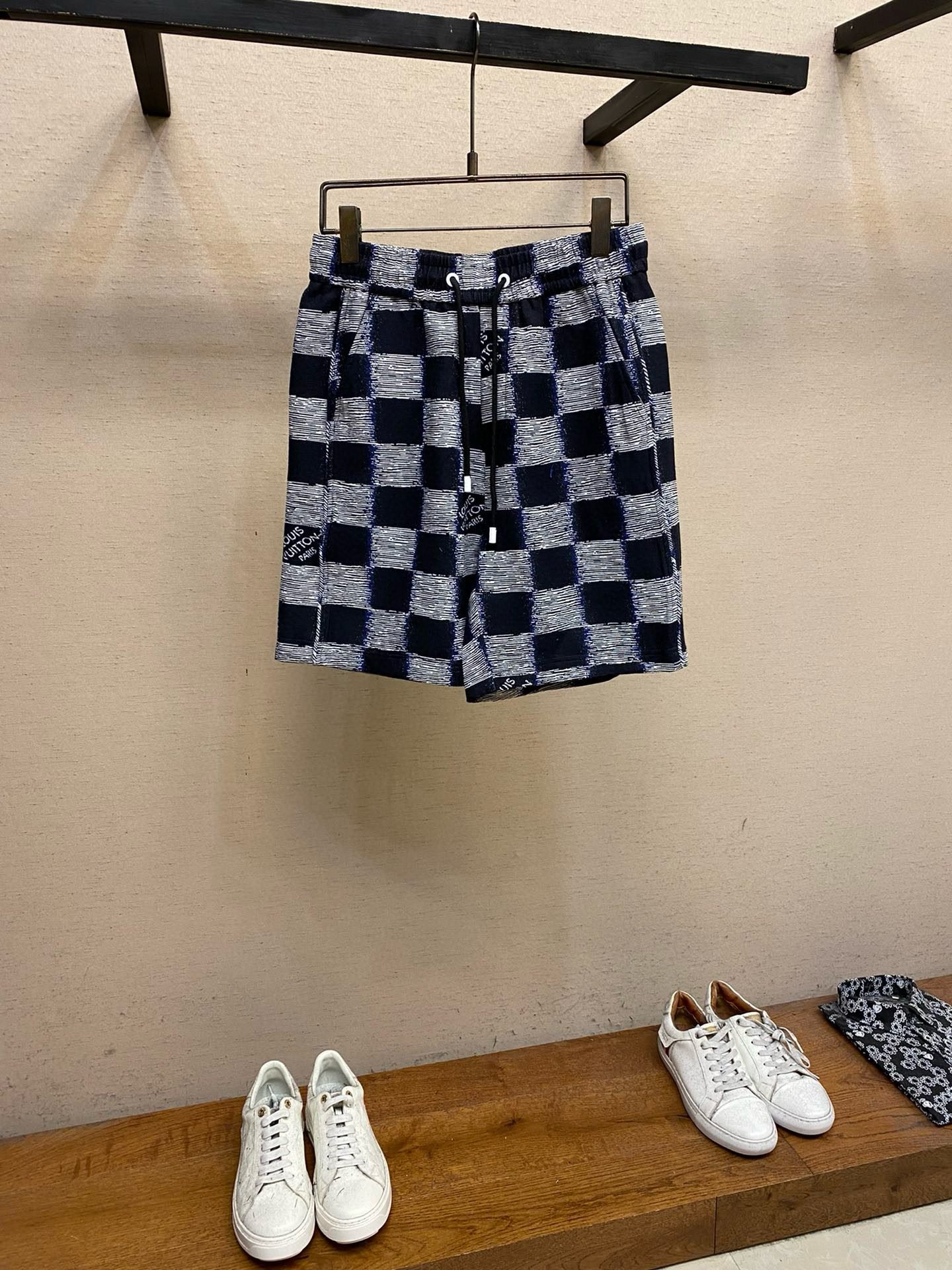 LV SHORTS - Image 2