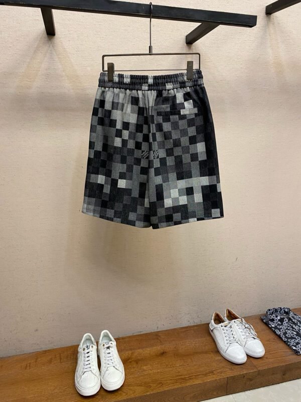 LV SHORTS - Image 4
