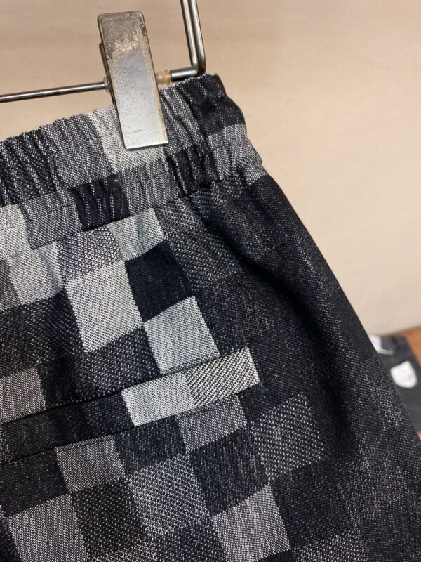 LV SHORTS - Image 6