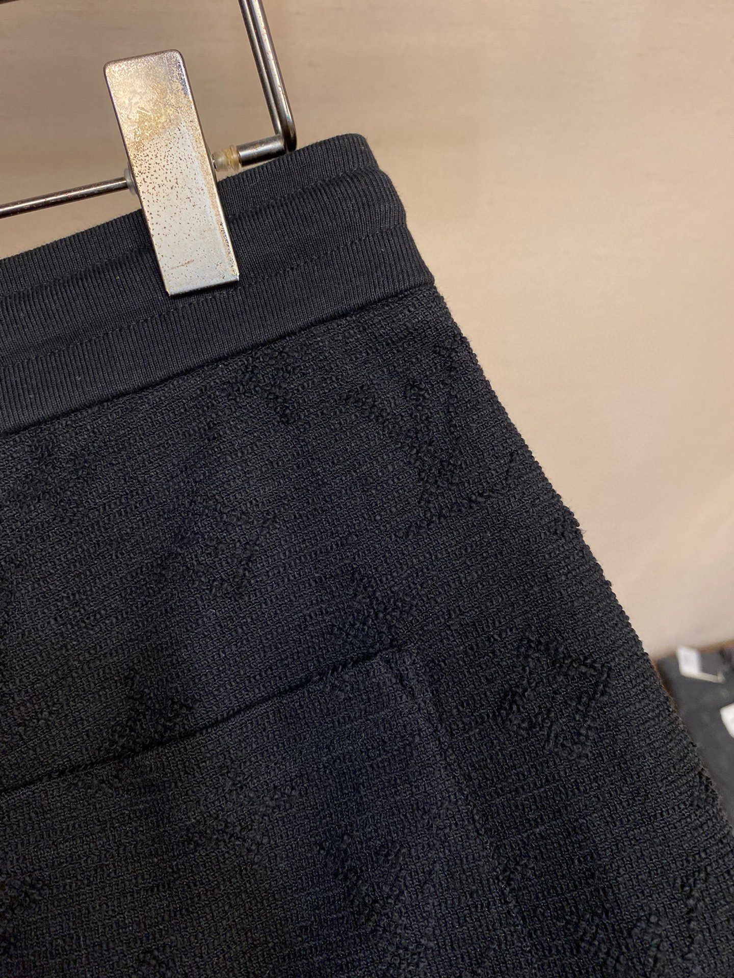 LV SHORTS - Image 5