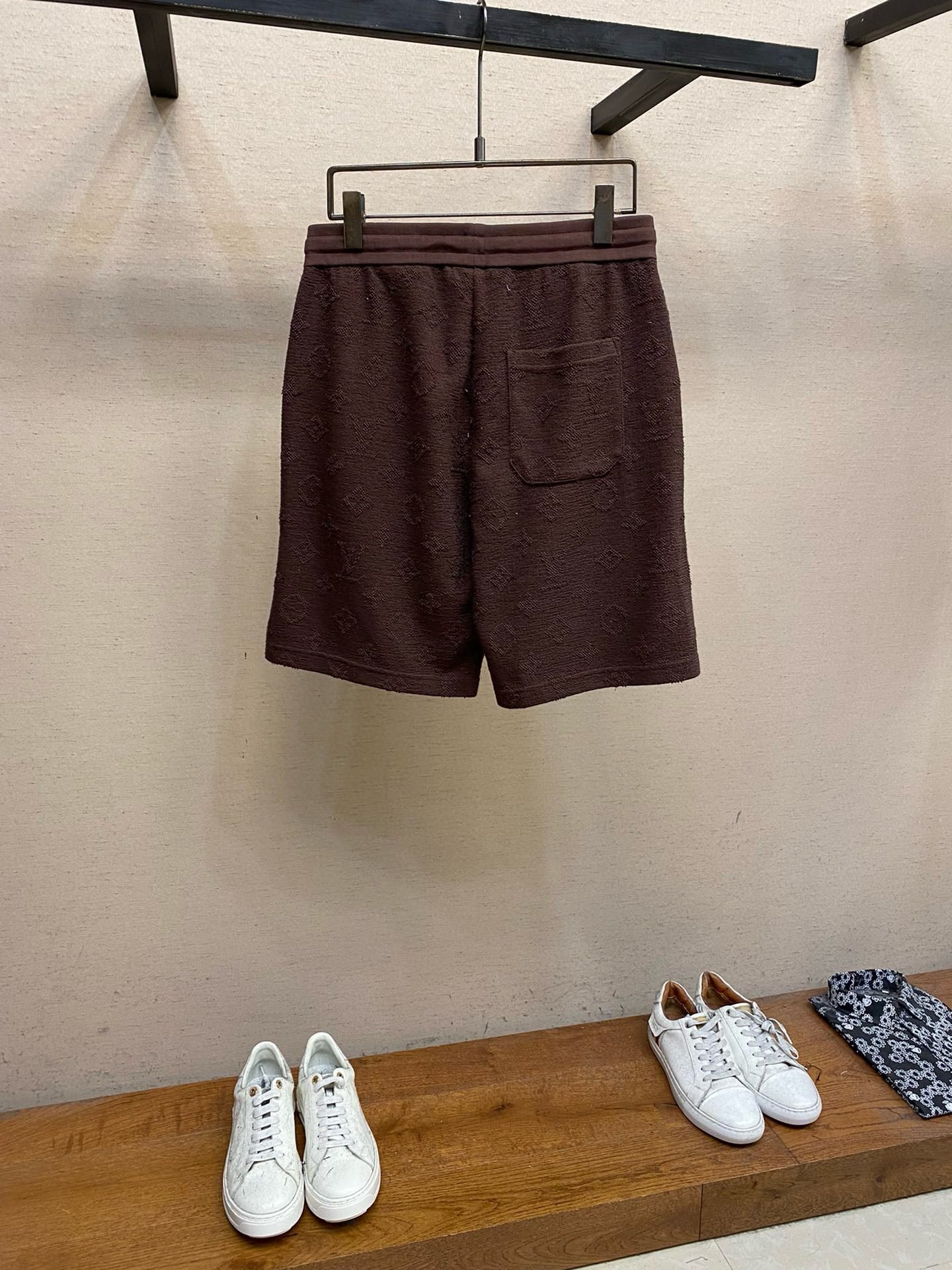 LV SHORTS - Image 3
