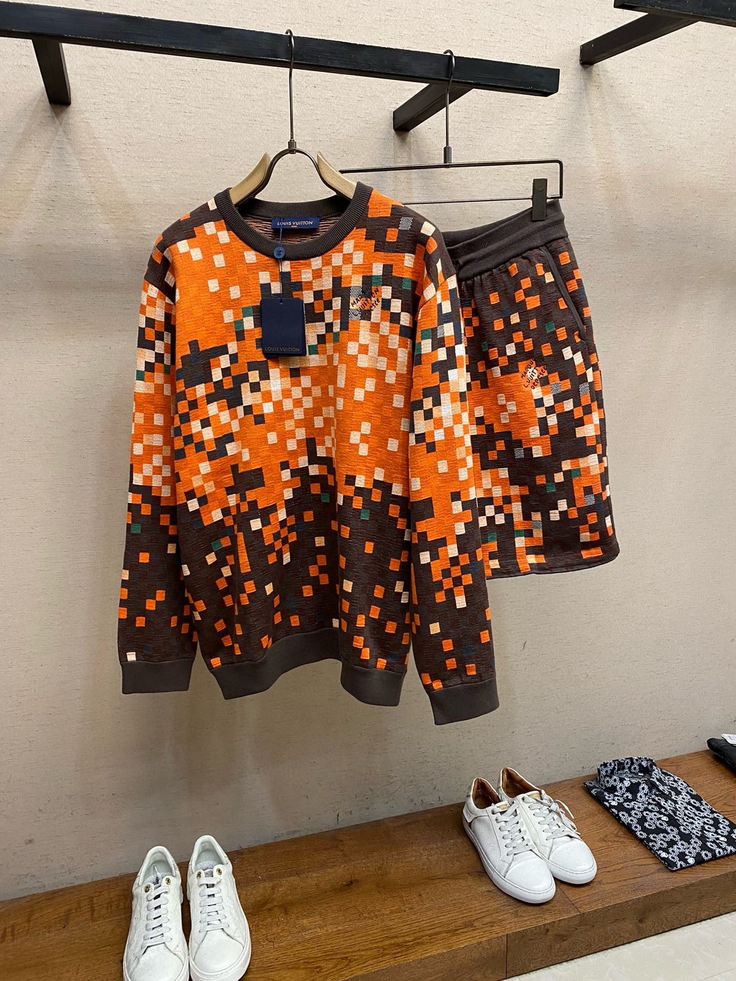 LV SHORTS - Image 3