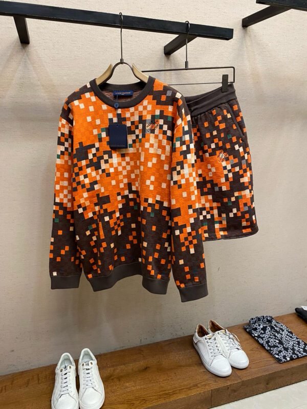 LV SHORTS - Image 4