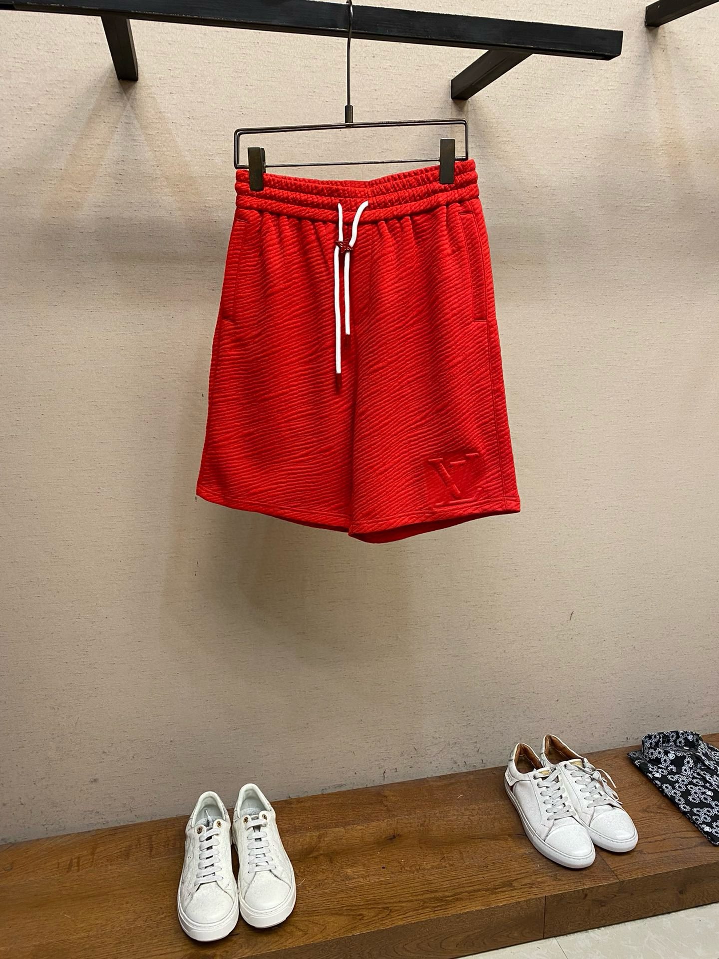 LV SHORTS - Image 2