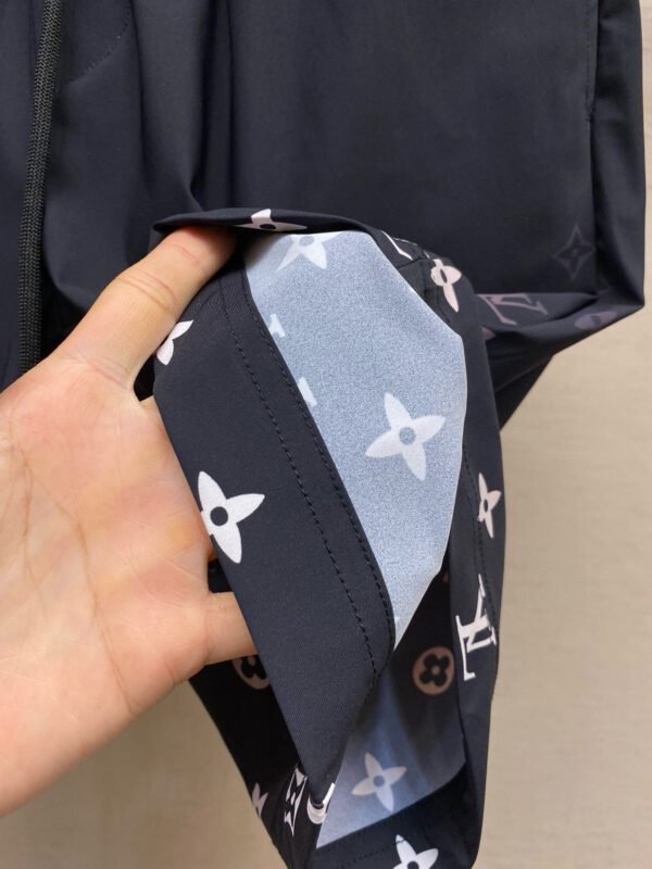 LV SHORTS - Image 8
