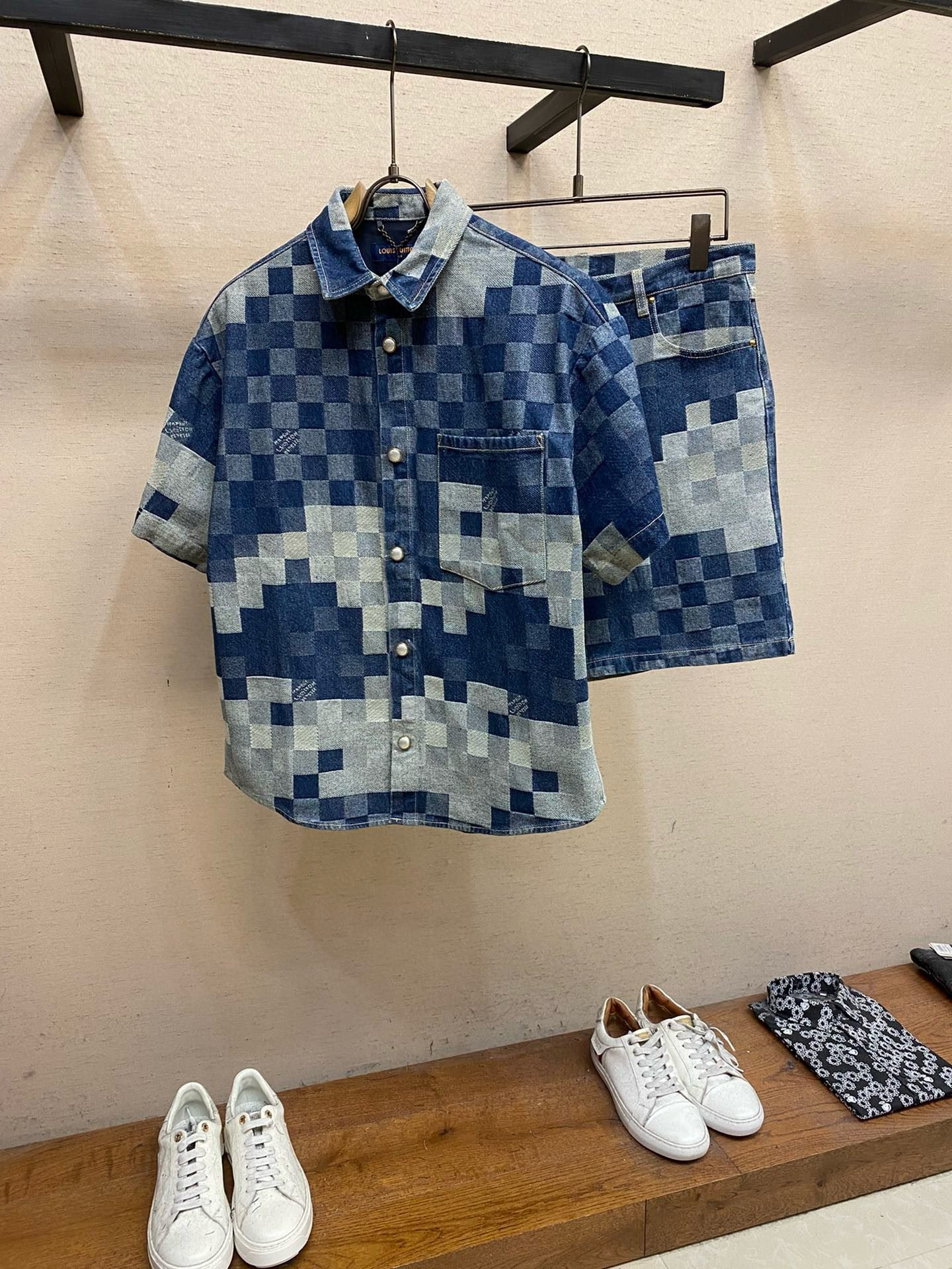 LV SHORTS - Image 3