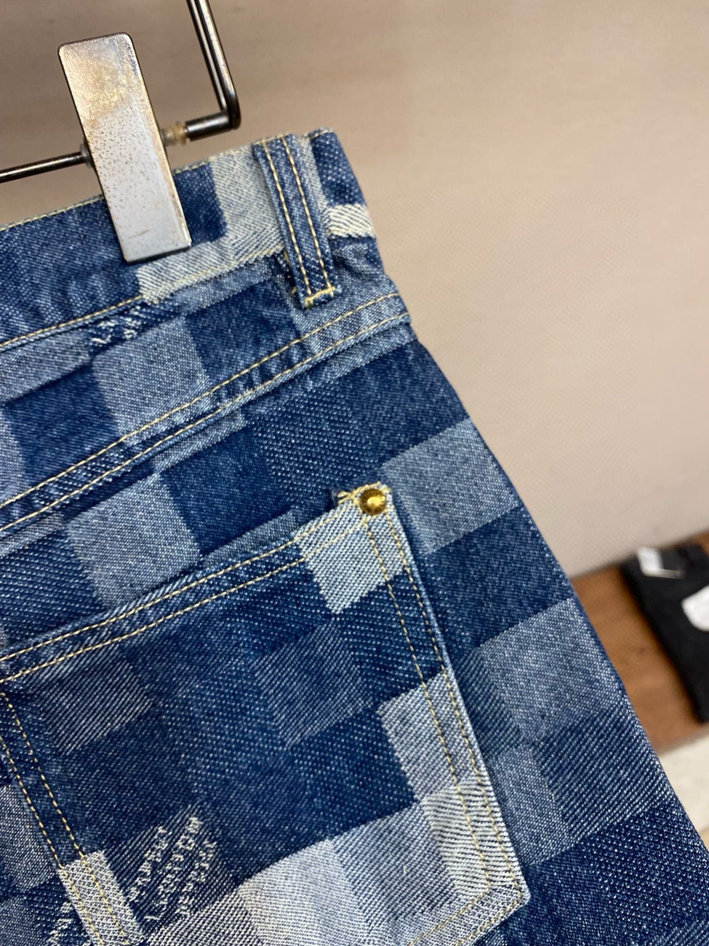 LV SHORTS - Image 5