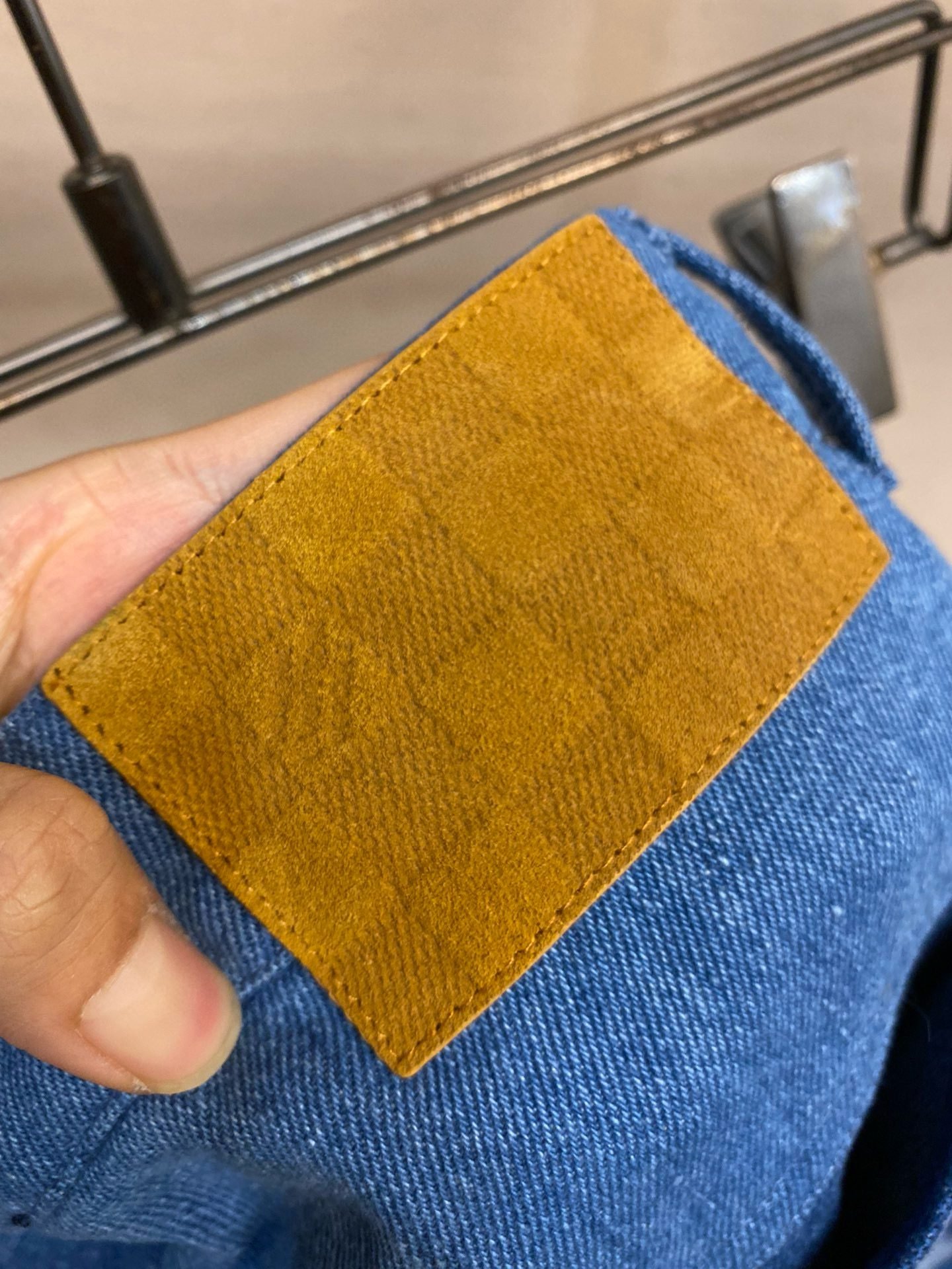 LV SHORTS - Image 7