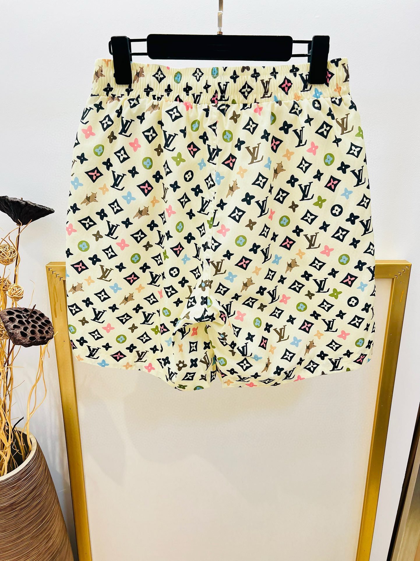 LV SHORTS - Image 3