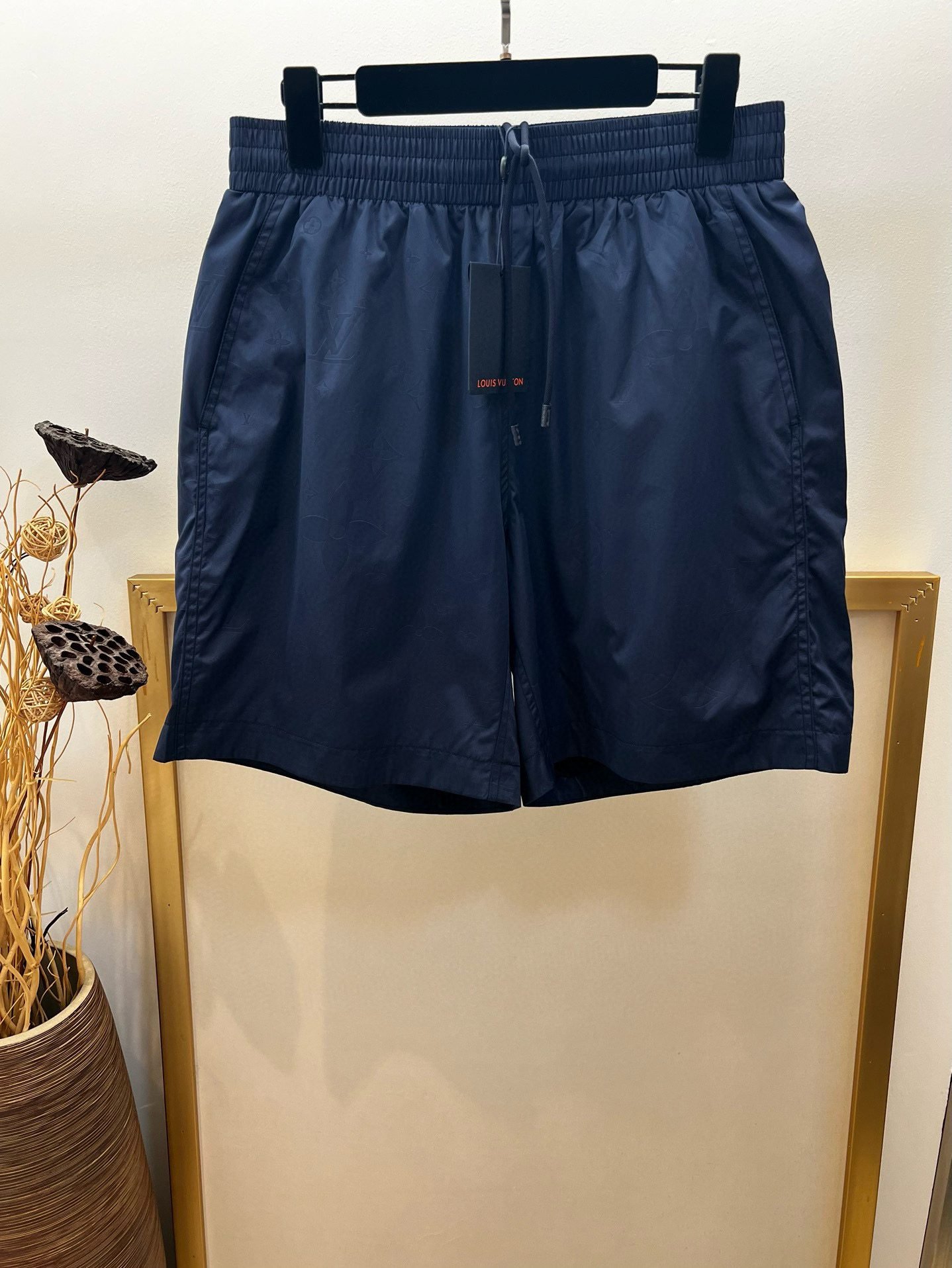 LV SHORTS - Image 2