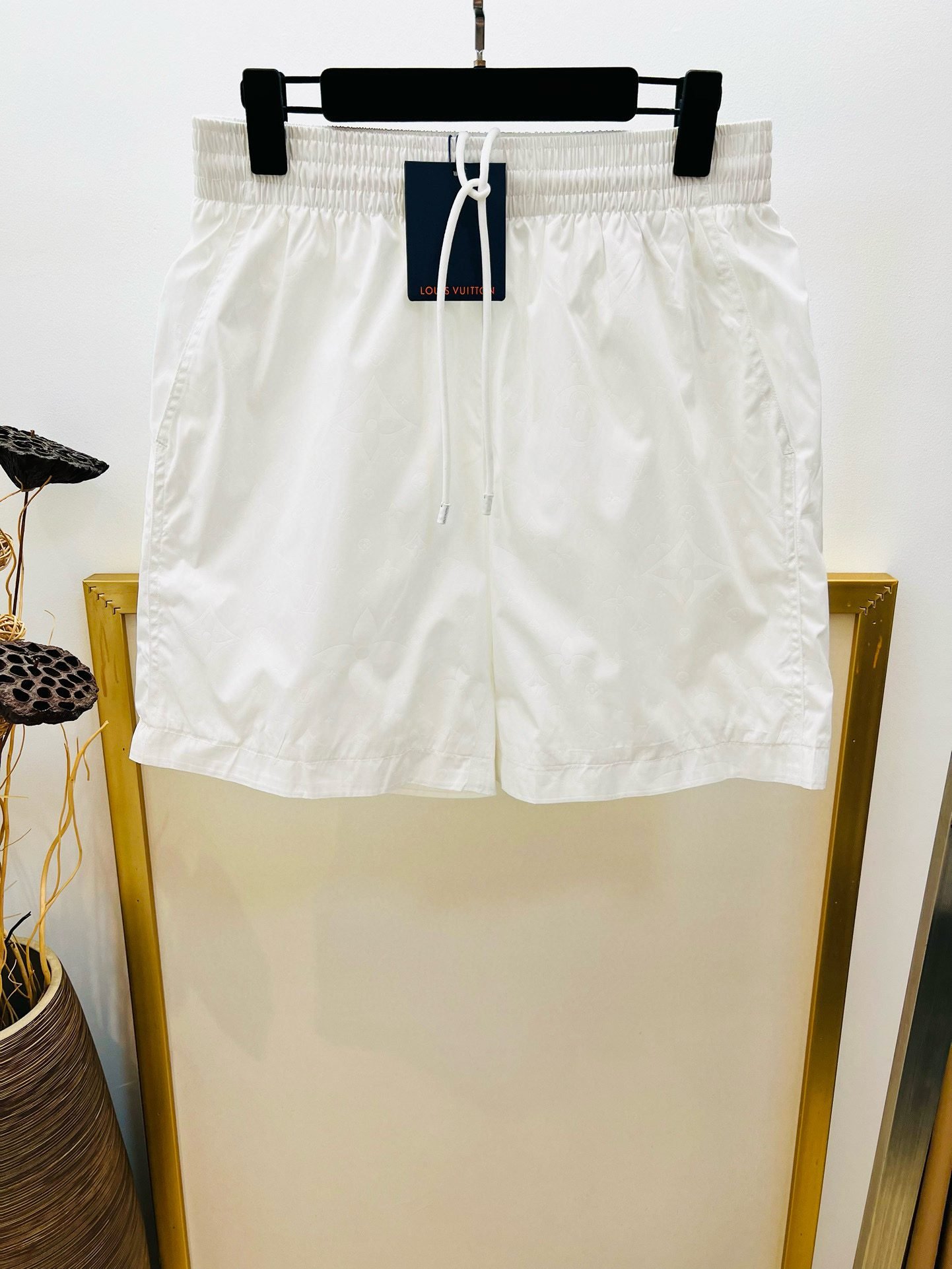 LV SHORTS - Image 2