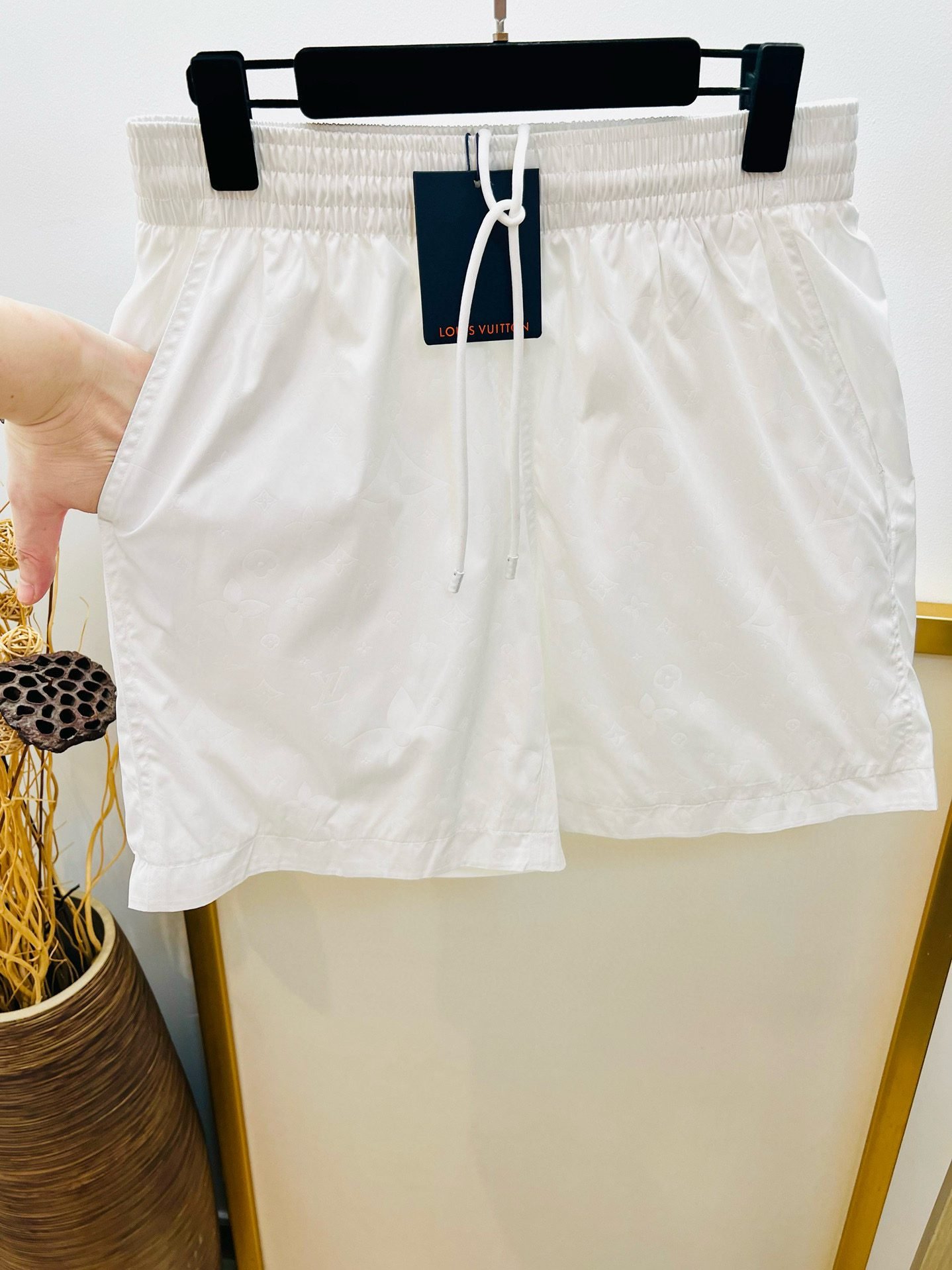 LV SHORTS - Image 3