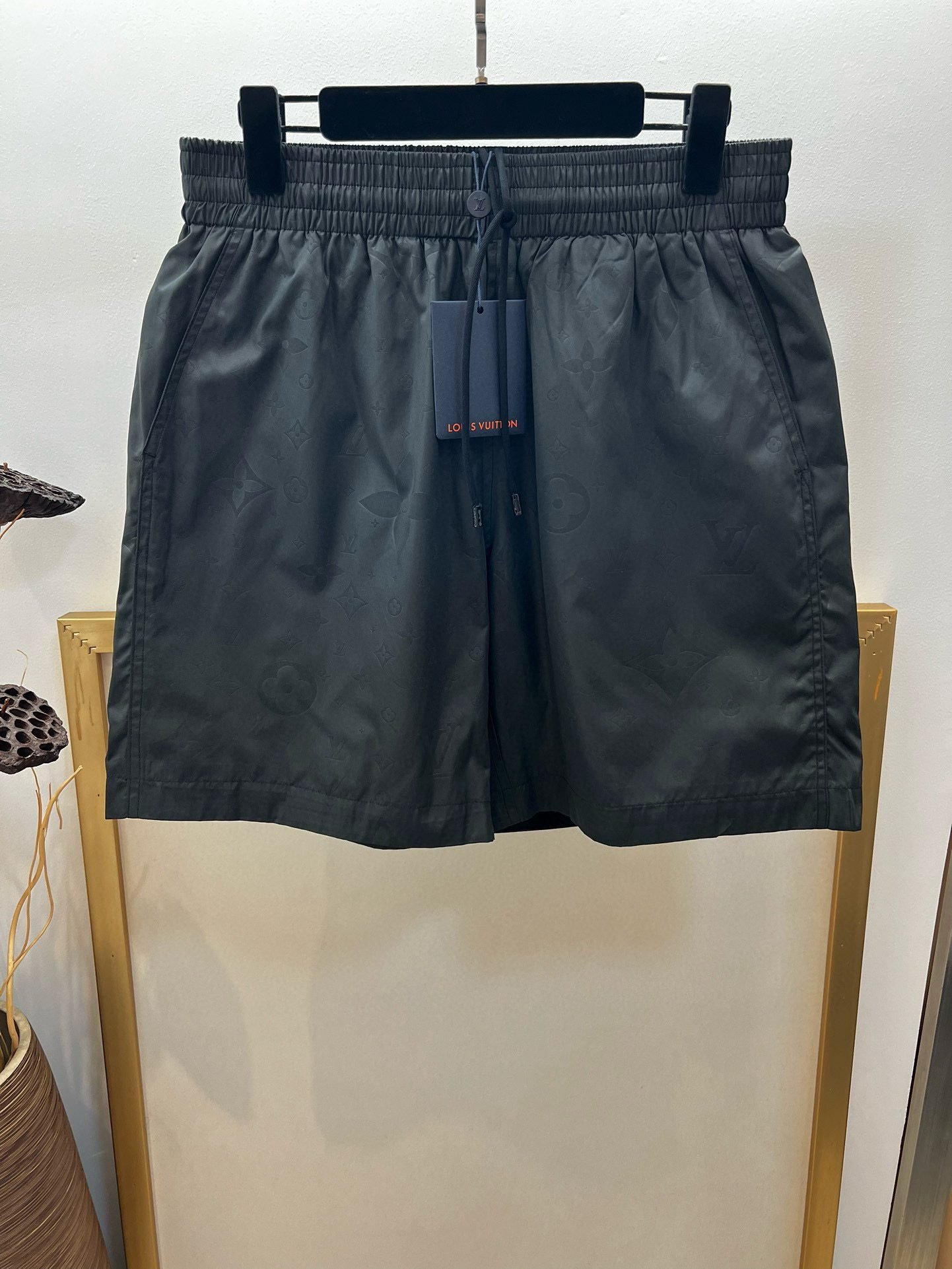 LV SHORTS - Image 2