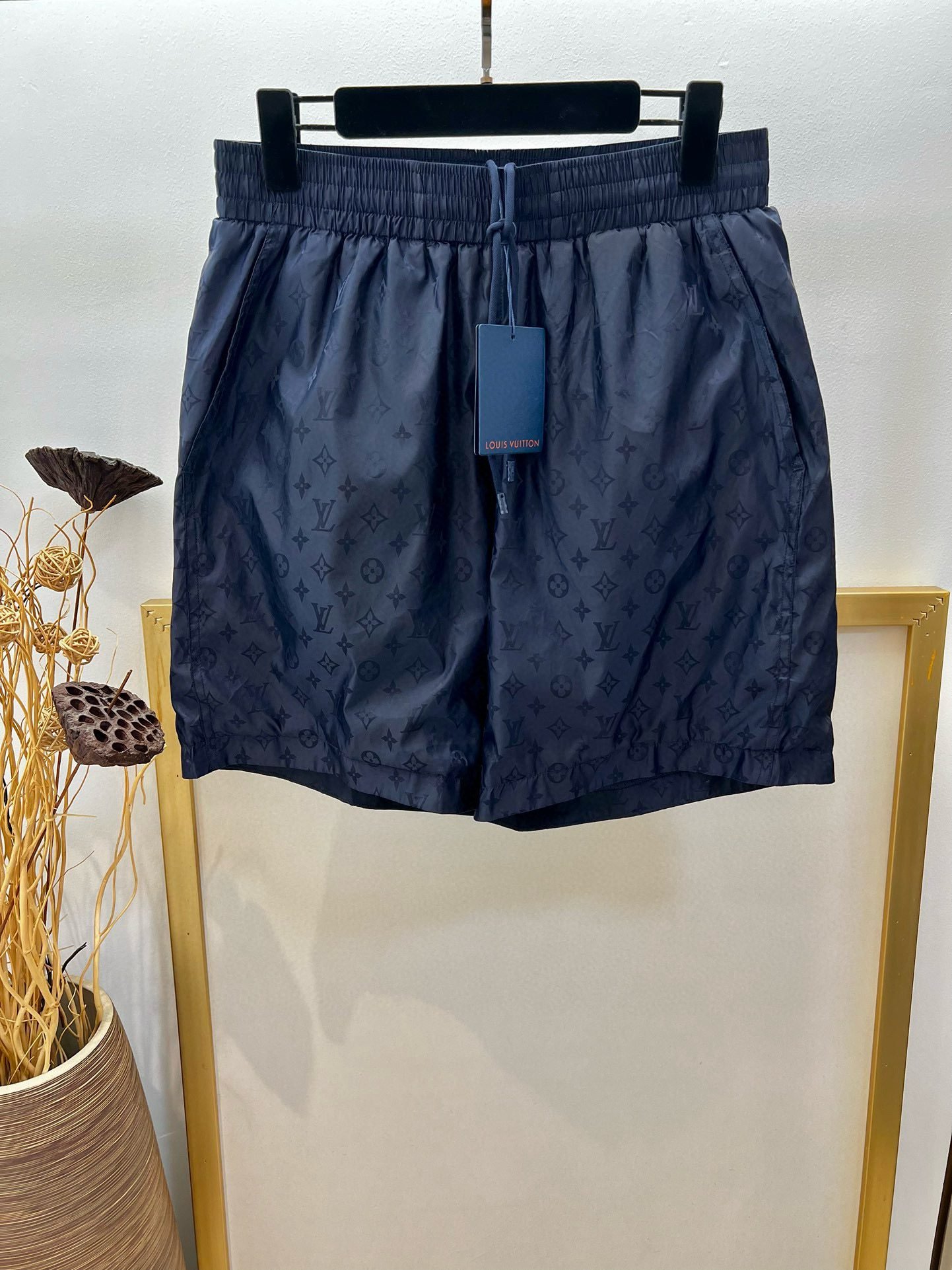 LV SHORTS - Image 2