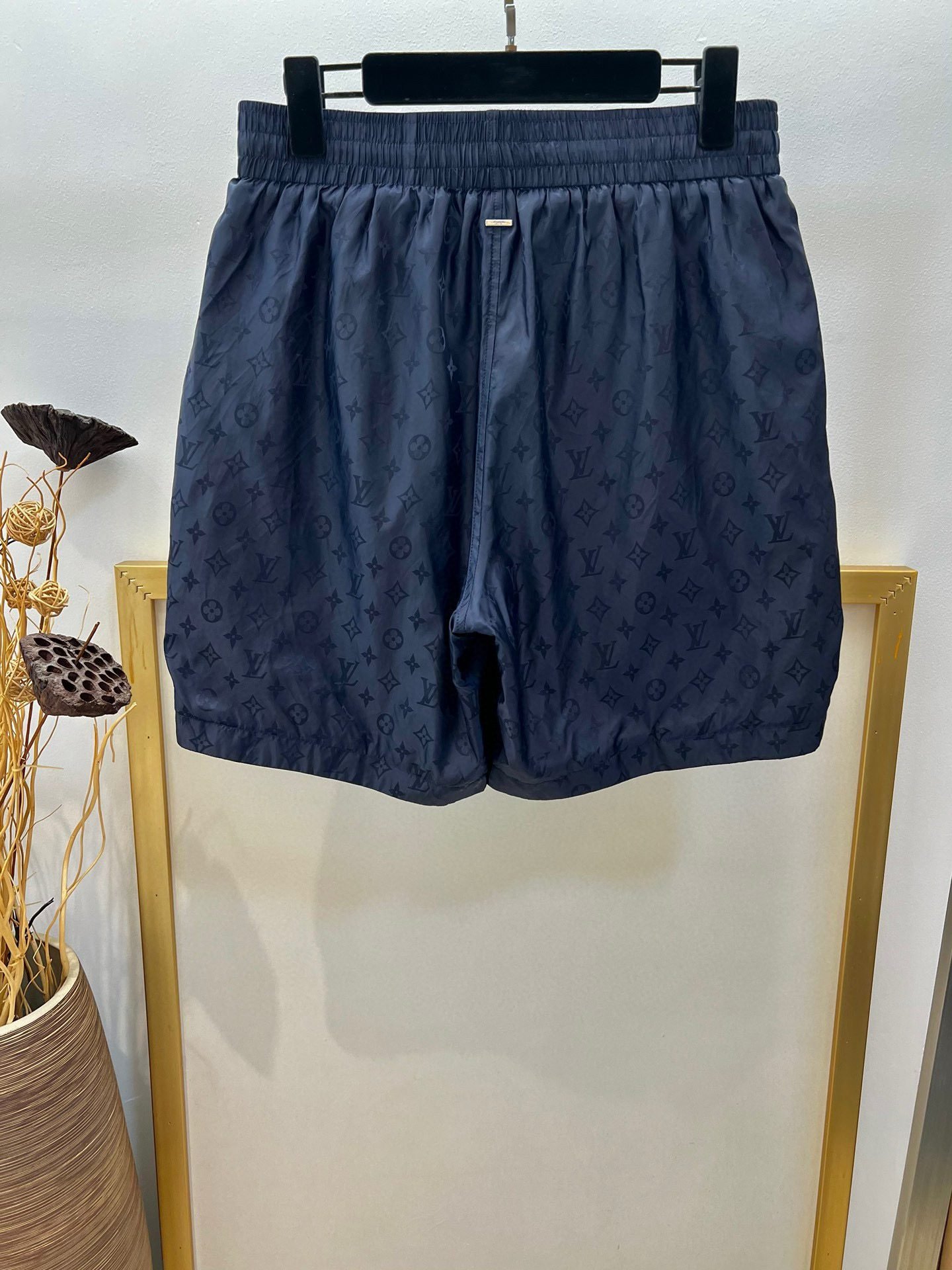 LV SHORTS - Image 3