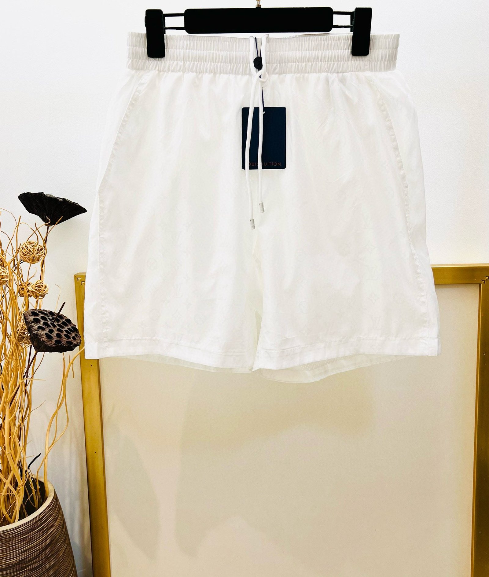 LV SHORTS - Image 2