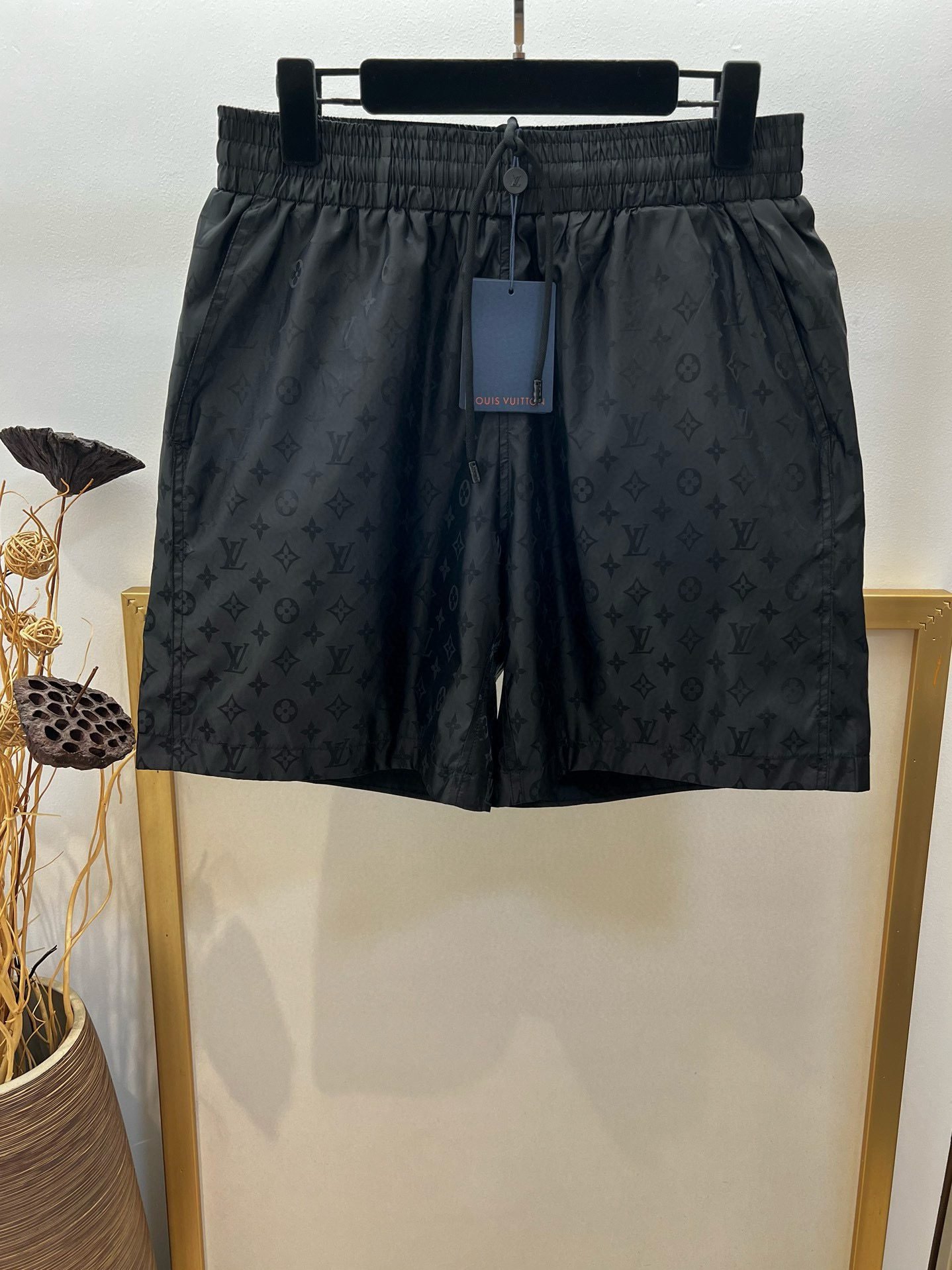 LV SHORTS - Image 2