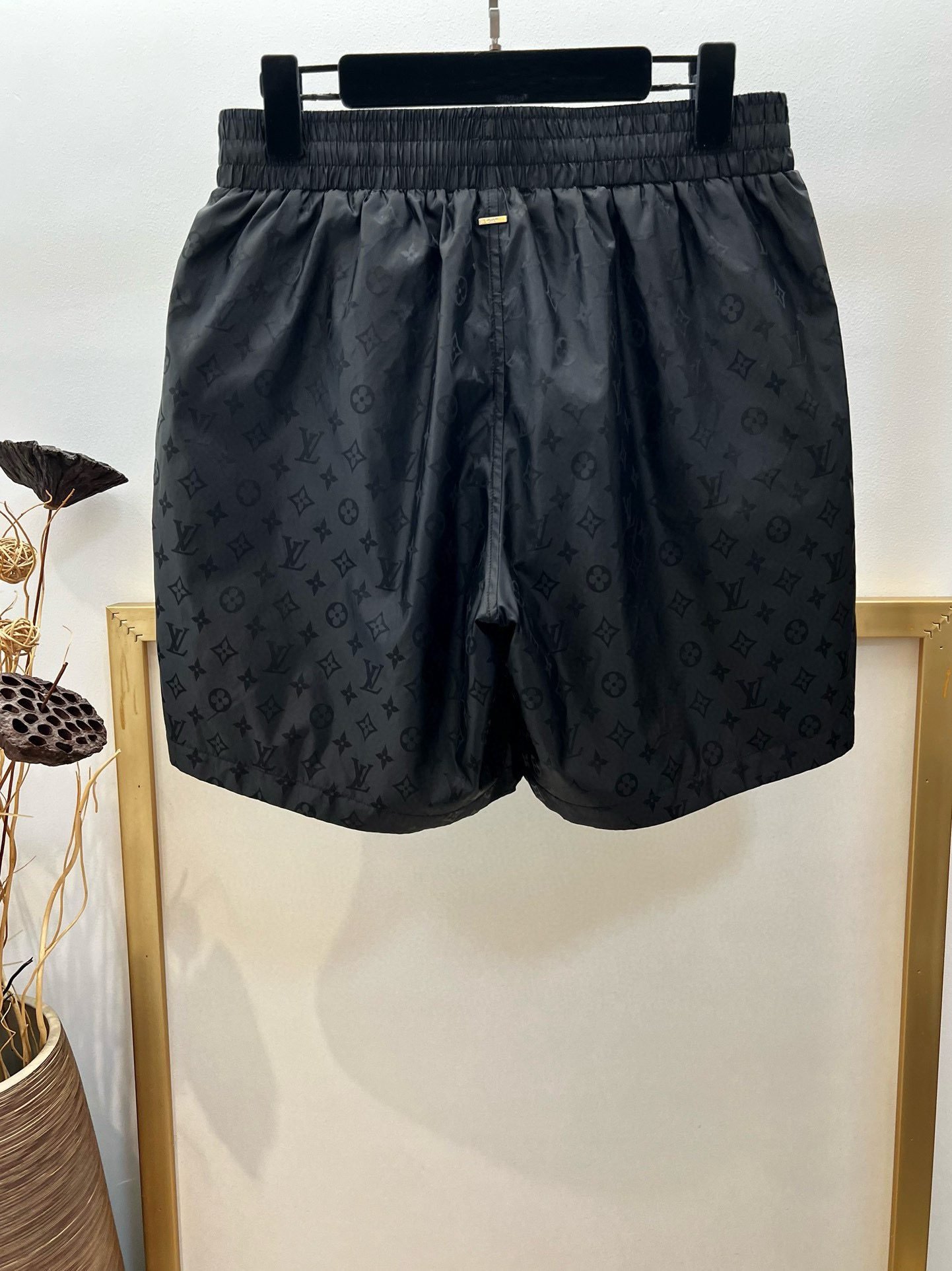 LV SHORTS - Image 3