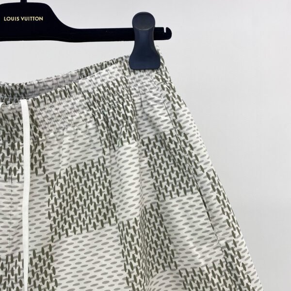 LV SHORTS - Image 4