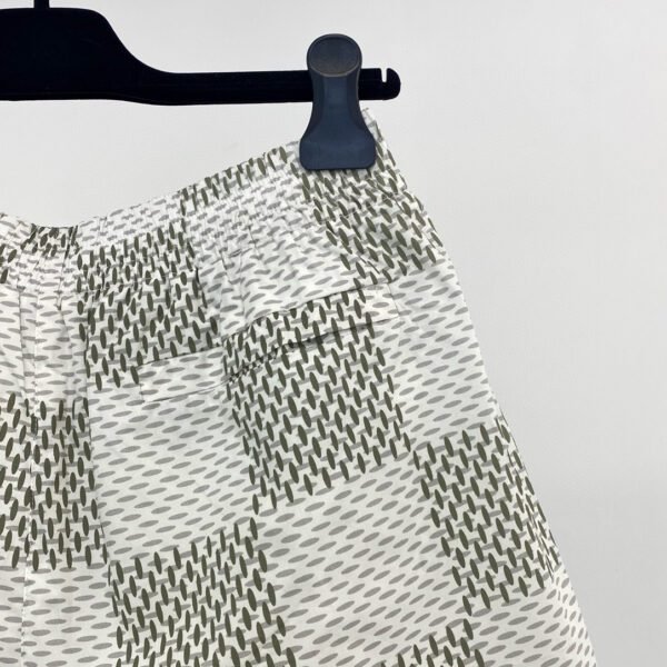 LV SHORTS - Image 6