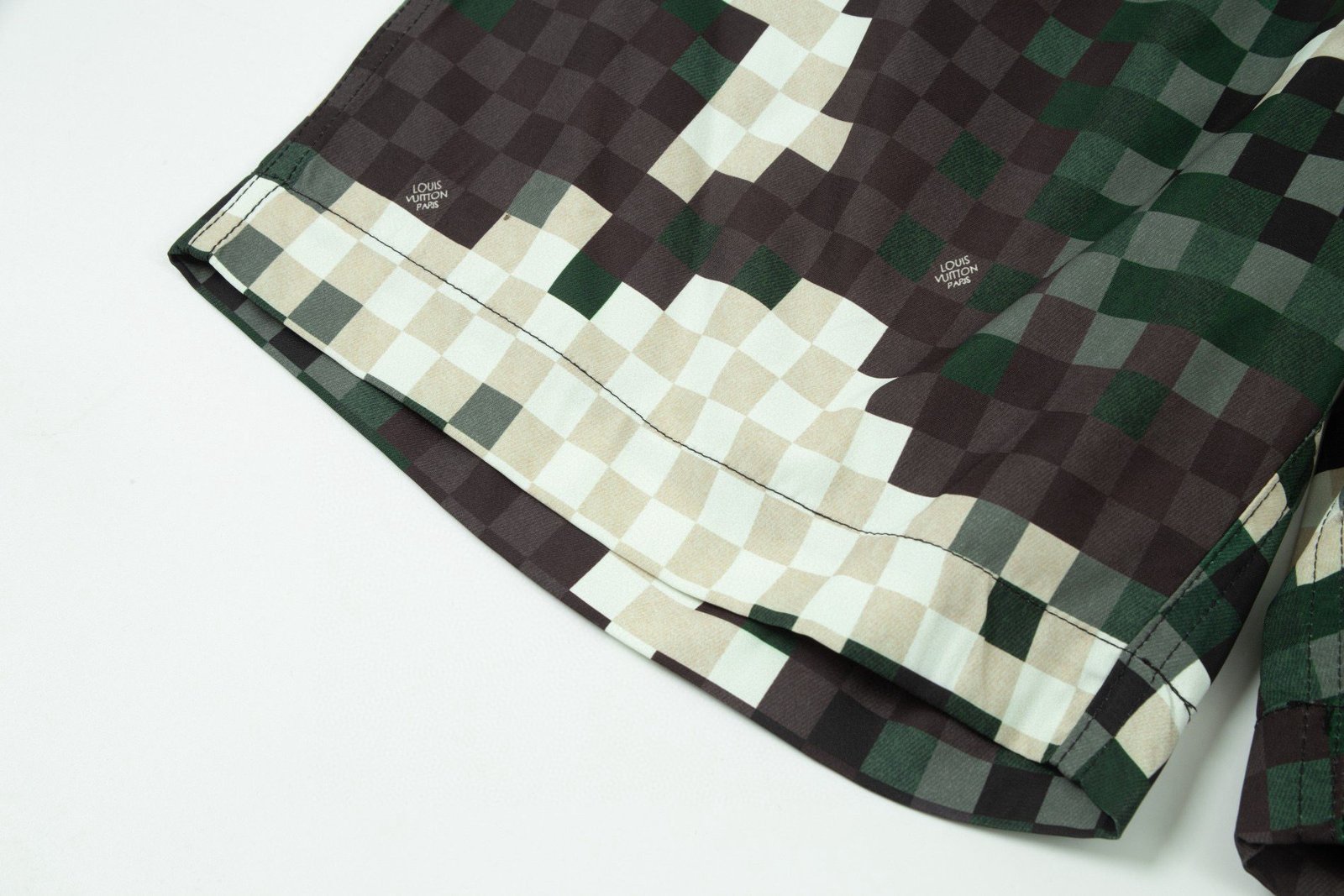 LV SHORTS - Image 7