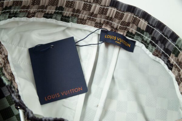 LV SHORTS - Image 6