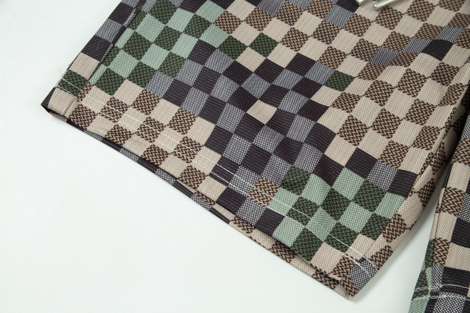 LV SHORTS - Image 7